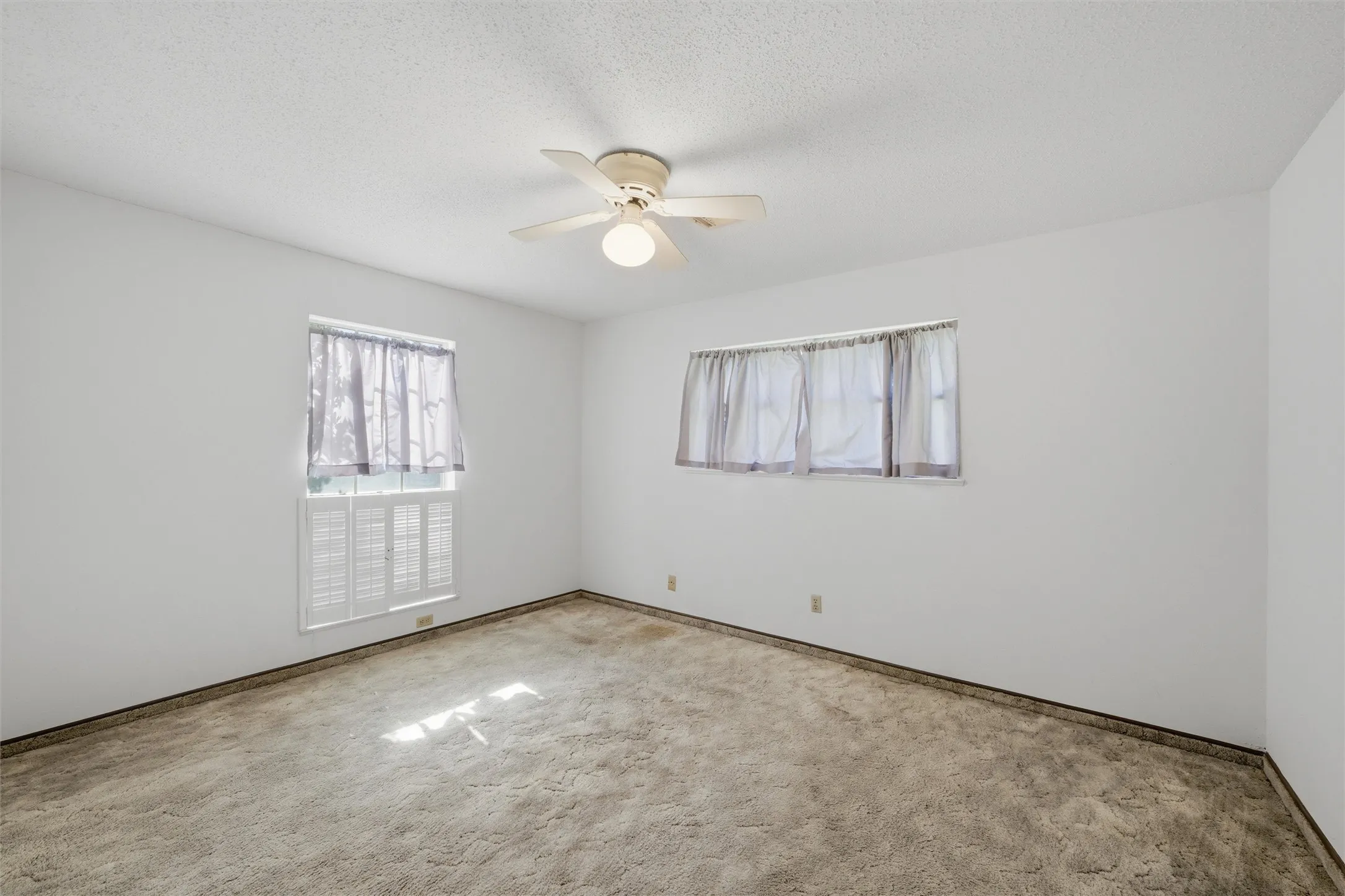 Single Family Residence For Sale in Mc Lennan County , 9321 Tree Lake Drive, Waco, Texas 76708, 3 Bedroom, 2 Bathroom, 2 Garage spaces, 1,883 Sqft, built in 1975, mls#21231722, Real Estate Agent in Waco, Homes For Sale in Mc Lennan county, Homes For Sale in Waco, Realtor in Waco Texas, Real Estate Brokerage Independent Realty Texas, Luminita Cordes Realtor