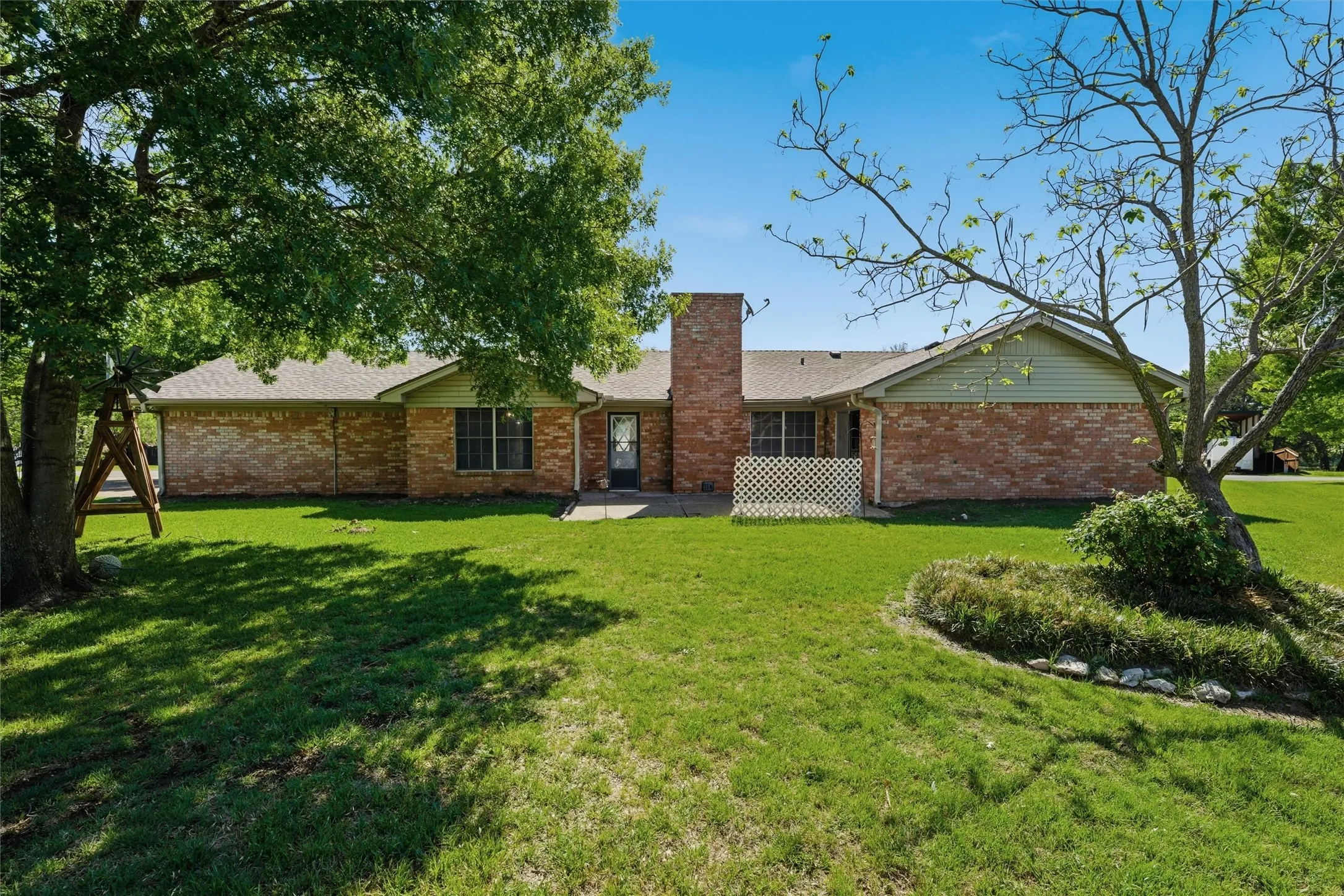 Single Family Residence For Sale in Mc Lennan County , 9321 Tree Lake Drive, Waco, Texas 76708, 3 Bedroom, 2 Bathroom, 2 Garage spaces, 1,883 Sqft, built in 1975, mls#21231722, Real Estate Agent in Waco, Homes For Sale in Mc Lennan county, Homes For Sale in Waco, Realtor in Waco Texas, Real Estate Brokerage Independent Realty Texas, Luminita Cordes Realtor
