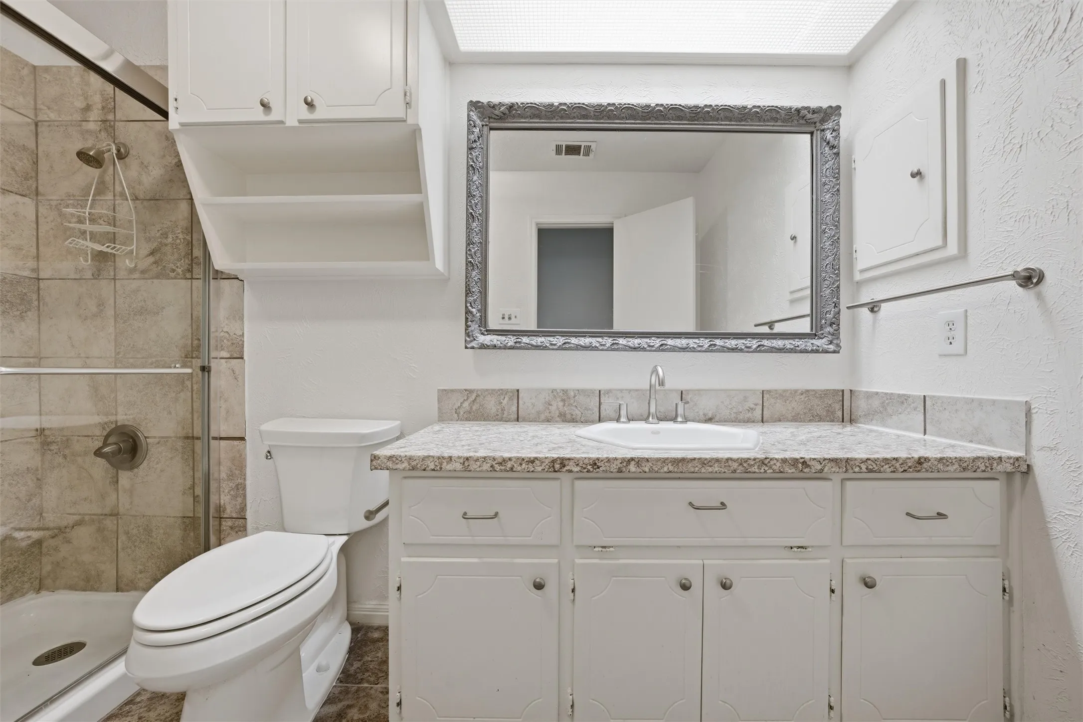 Single Family Residence For Sale in Mc Lennan County , 9321 Tree Lake Drive, Waco, Texas 76708, 3 Bedroom, 2 Bathroom, 2 Garage spaces, 1,883 Sqft, built in 1975, mls#21231722, Real Estate Agent in Waco, Homes For Sale in Mc Lennan county, Homes For Sale in Waco, Realtor in Waco Texas, Real Estate Brokerage Independent Realty Texas, Luminita Cordes Realtor