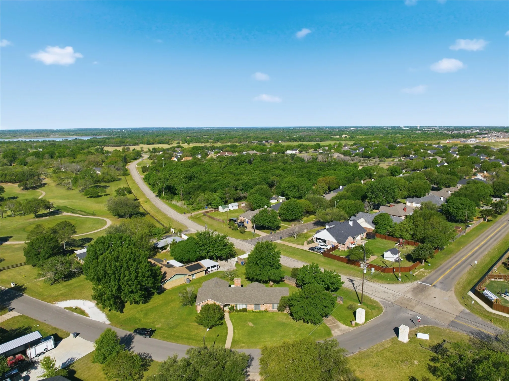 Single Family Residence For Sale in Mc Lennan County , 9321 Tree Lake Drive, Waco, Texas 76708, 3 Bedroom, 2 Bathroom, 2 Garage spaces, 1,883 Sqft, built in 1975, mls#21231722, Real Estate Agent in Waco, Homes For Sale in Mc Lennan county, Homes For Sale in Waco, Realtor in Waco Texas, Real Estate Brokerage Independent Realty Texas, Luminita Cordes Realtor