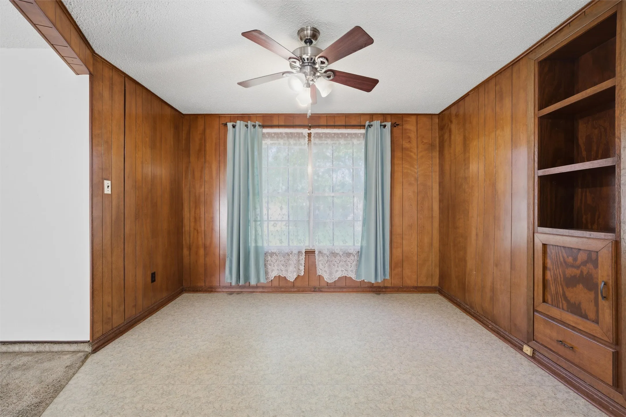 Single Family Residence For Sale in Mc Lennan County , 9321 Tree Lake Drive, Waco, Texas 76708, 3 Bedroom, 2 Bathroom, 2 Garage spaces, 1,883 Sqft, built in 1975, mls#21231722, Real Estate Agent in Waco, Homes For Sale in Mc Lennan county, Homes For Sale in Waco, Realtor in Waco Texas, Real Estate Brokerage Independent Realty Texas, Luminita Cordes Realtor