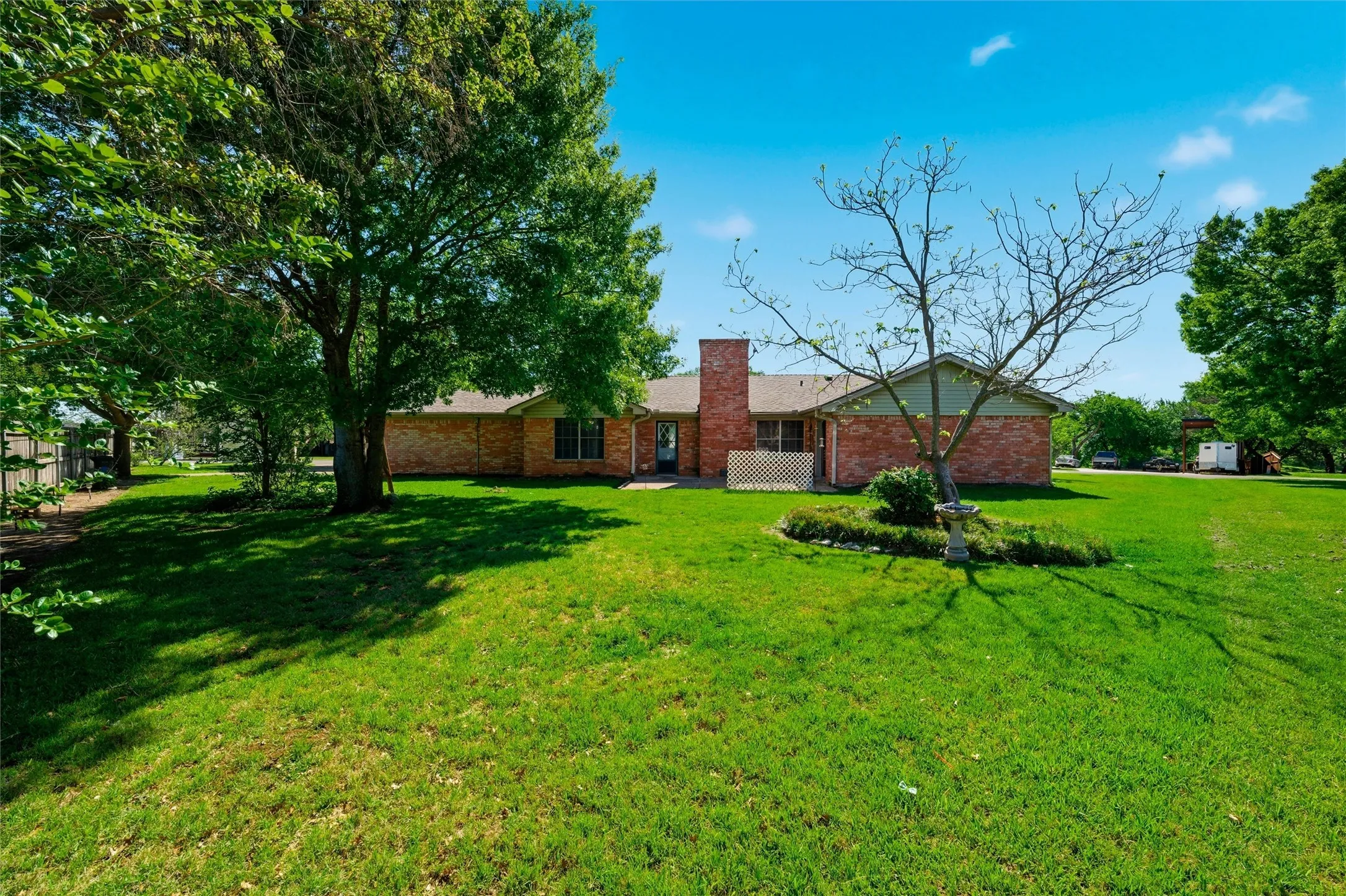 Single Family Residence For Sale in Mc Lennan County , 9321 Tree Lake Drive, Waco, Texas 76708, 3 Bedroom, 2 Bathroom, 2 Garage spaces, 1,883 Sqft, built in 1975, mls#21231722, Real Estate Agent in Waco, Homes For Sale in Mc Lennan county, Homes For Sale in Waco, Realtor in Waco Texas, Real Estate Brokerage Independent Realty Texas, Luminita Cordes Realtor