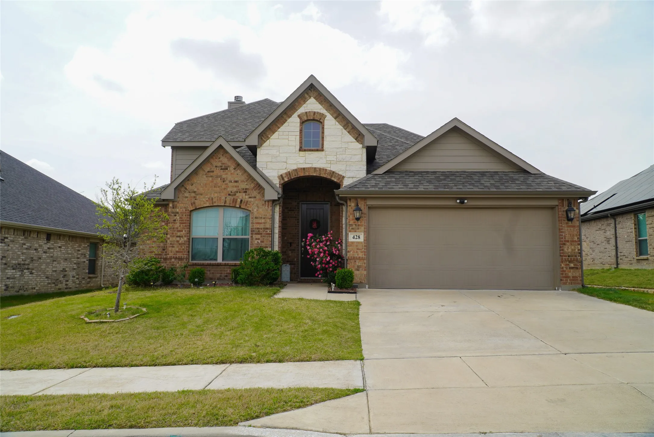 Single Family Residence For Sale in Johnson County , 428 Molly Lane, Keene, Texas 76059, 4 Bedroom, 3 Bathroom, 2 Garage spaces, 2,546 Sqft, built in 2022, mls#21231812, Real Estate Agent in Keene, Homes For Sale in Johnson county, Homes For Sale in Keene, Realtor in Keene Texas, Real Estate Brokerage Independent Realty Texas, Luminita Cordes Realtor