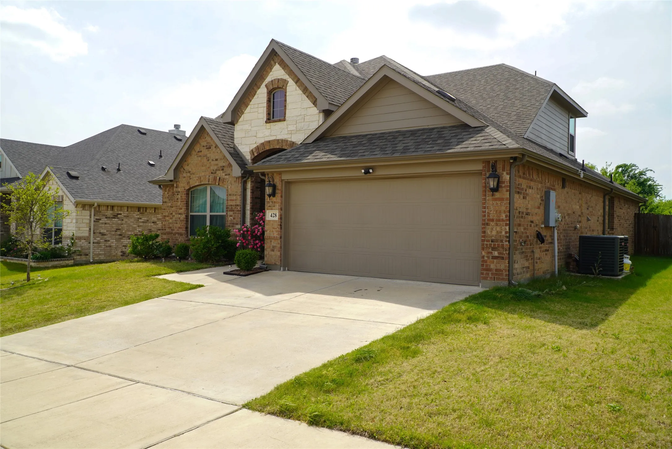 Single Family Residence For Sale in Johnson County , 428 Molly Lane, Keene, Texas 76059, 4 Bedroom, 3 Bathroom, 2 Garage spaces, 2,546 Sqft, built in 2022, mls#21231812, Real Estate Agent in Keene, Homes For Sale in Johnson county, Homes For Sale in Keene, Realtor in Keene Texas, Real Estate Brokerage Independent Realty Texas, Luminita Cordes Realtor