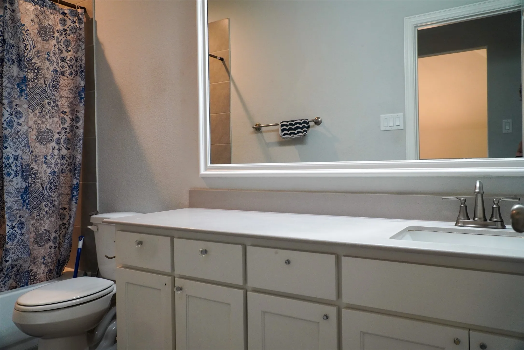 Single Family Residence For Sale in Johnson County , 428 Molly Lane, Keene, Texas 76059, 4 Bedroom, 3 Bathroom, 2 Garage spaces, 2,546 Sqft, built in 2022, mls#21231812, Real Estate Agent in Keene, Homes For Sale in Johnson county, Homes For Sale in Keene, Realtor in Keene Texas, Real Estate Brokerage Independent Realty Texas, Luminita Cordes Realtor
