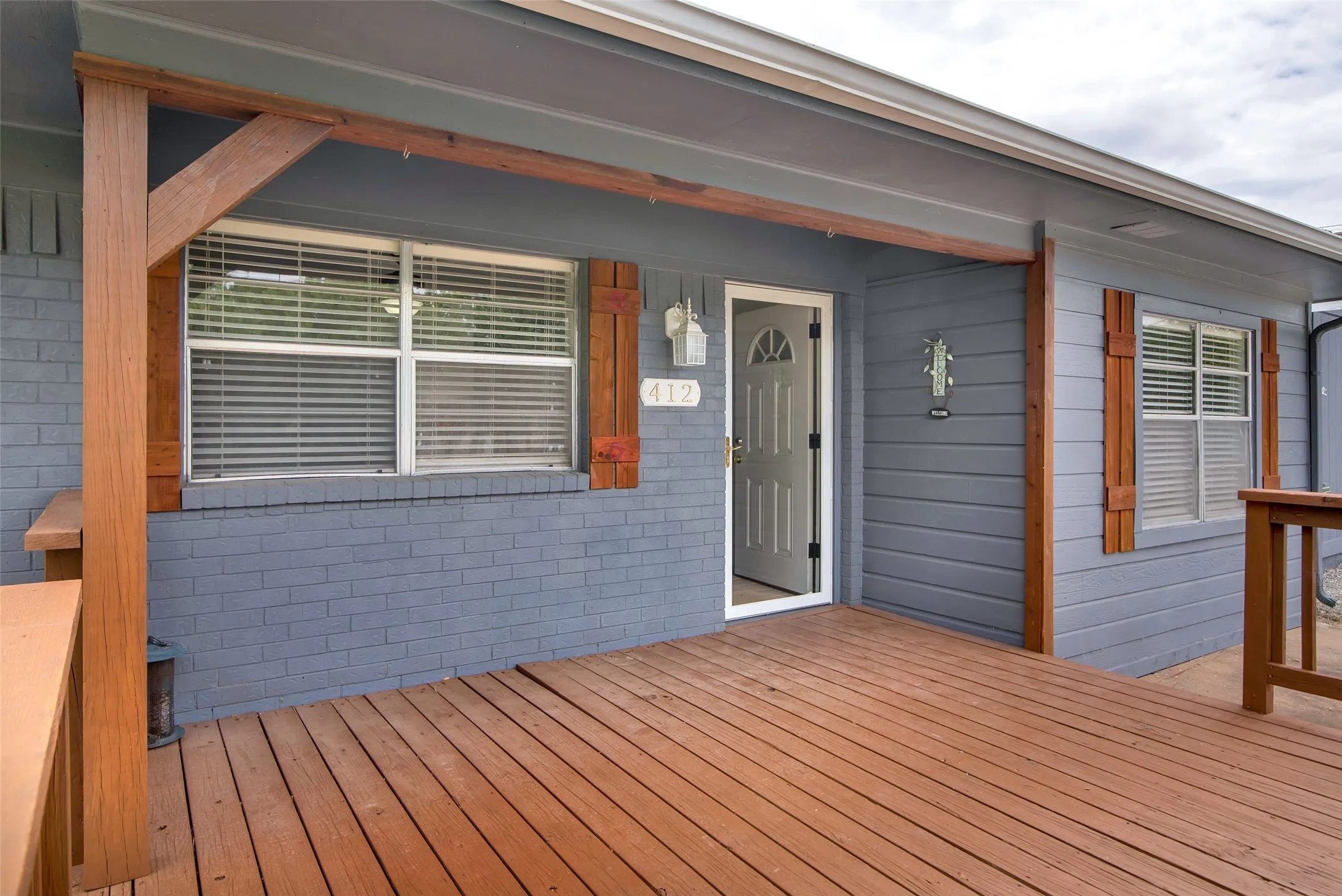 Single Family Residence For Sale in Grayson County , 412 Lee Boulevard, Pottsboro, Texas 75076, 3 Bedroom, 2 Bathroom, Garage spaces, 1,340 Sqft, built in 1971, Preowned, mls#21231787, Real Estate Agent in Pottsboro, Homes For Sale in Grayson county, Homes For Sale in Pottsboro, Realtor in Pottsboro Texas, Real Estate Brokerage Independent Realty Texas, Luminita Cordes Realtor