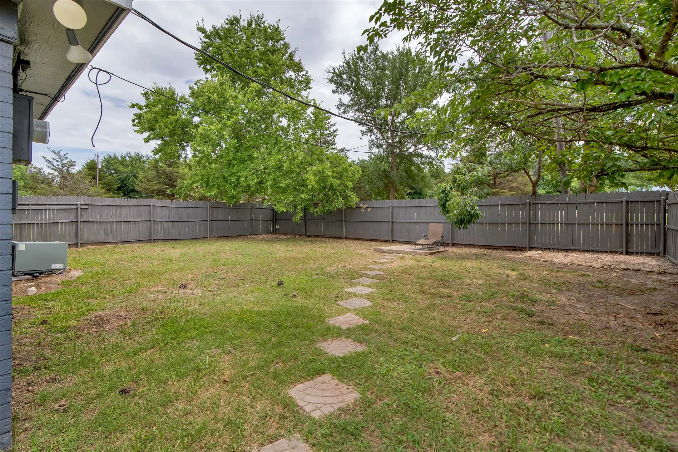 Single Family Residence For Sale in Grayson County , 412 Lee Boulevard, Pottsboro, Texas 75076, 3 Bedroom, 2 Bathroom, Garage spaces, 1,340 Sqft, built in 1971, Preowned, mls#21231787, Real Estate Agent in Pottsboro, Homes For Sale in Grayson county, Homes For Sale in Pottsboro, Realtor in Pottsboro Texas, Real Estate Brokerage Independent Realty Texas, Luminita Cordes Realtor