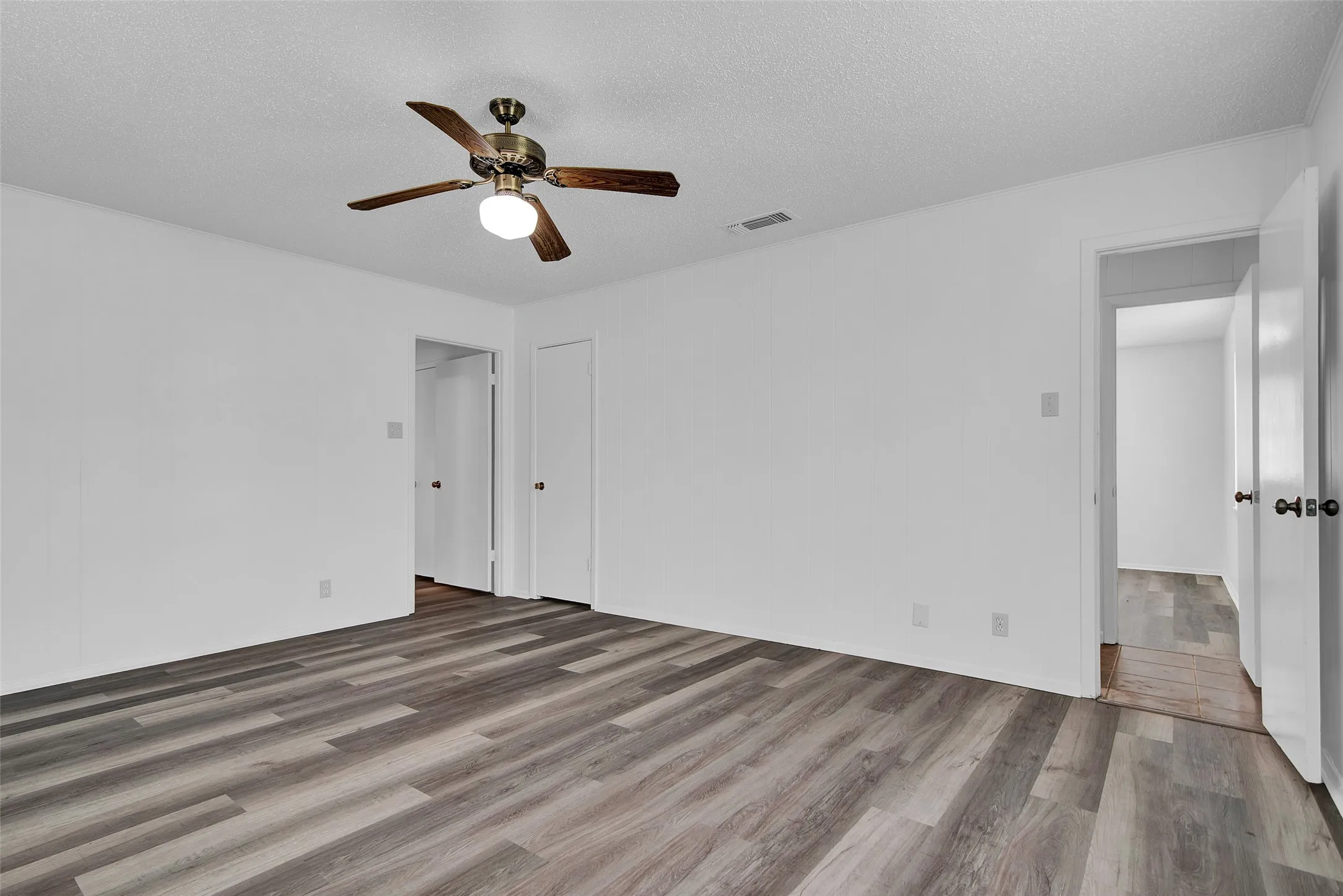 Single Family Residence For Sale in Grayson County , 412 Lee Boulevard, Pottsboro, Texas 75076, 3 Bedroom, 2 Bathroom, Garage spaces, 1,340 Sqft, built in 1971, Preowned, mls#21231787, Real Estate Agent in Pottsboro, Homes For Sale in Grayson county, Homes For Sale in Pottsboro, Realtor in Pottsboro Texas, Real Estate Brokerage Independent Realty Texas, Luminita Cordes Realtor