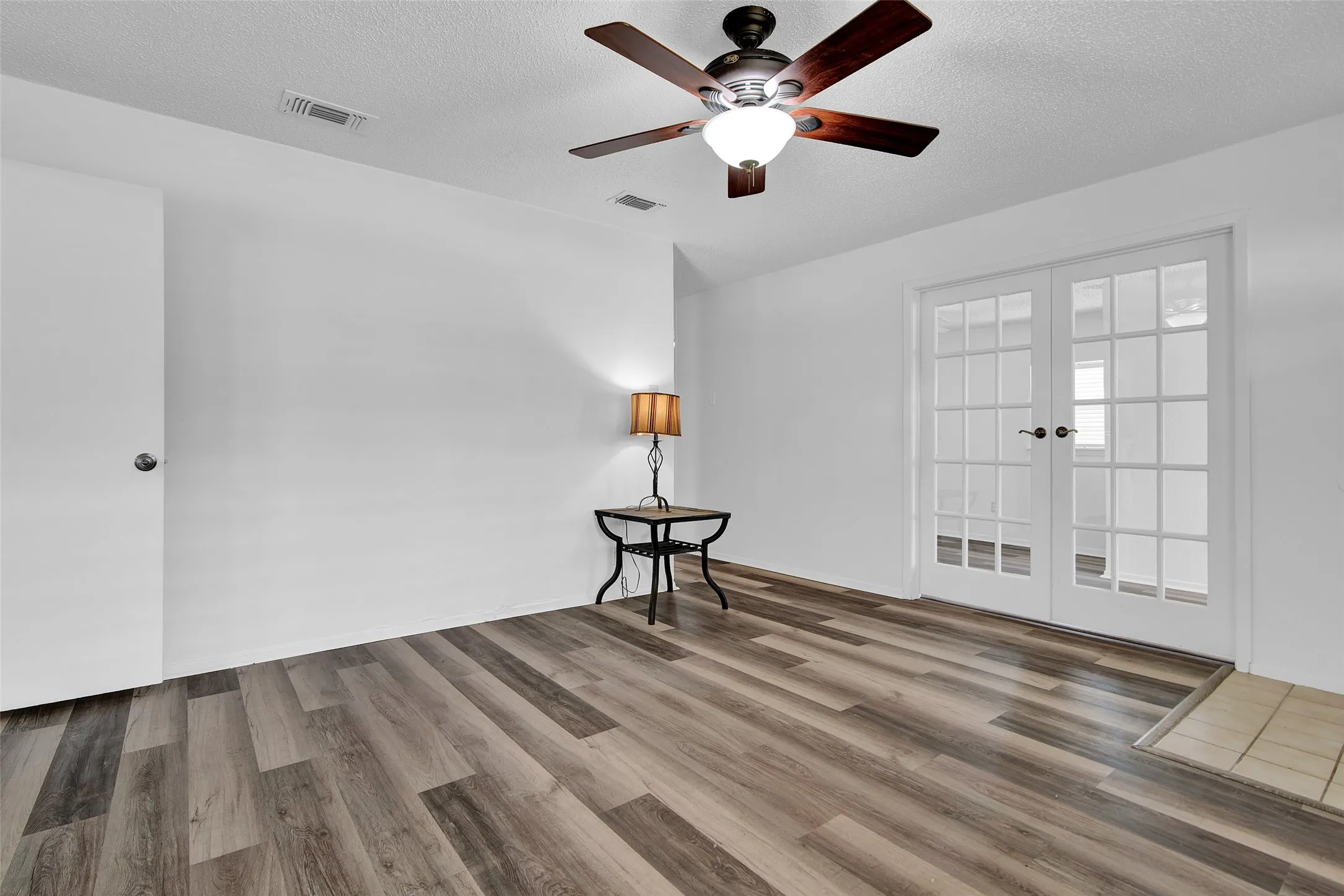 Single Family Residence For Sale in Grayson County , 412 Lee Boulevard, Pottsboro, Texas 75076, 3 Bedroom, 2 Bathroom, Garage spaces, 1,340 Sqft, built in 1971, Preowned, mls#21231787, Real Estate Agent in Pottsboro, Homes For Sale in Grayson county, Homes For Sale in Pottsboro, Realtor in Pottsboro Texas, Real Estate Brokerage Independent Realty Texas, Luminita Cordes Realtor