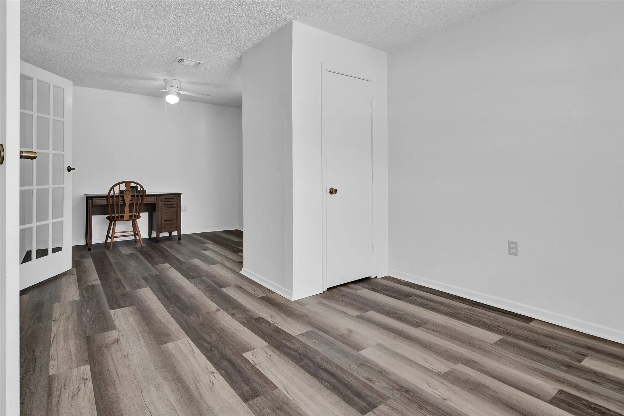 Single Family Residence For Sale in Grayson County , 412 Lee Boulevard, Pottsboro, Texas 75076, 3 Bedroom, 2 Bathroom, Garage spaces, 1,340 Sqft, built in 1971, Preowned, mls#21231787, Real Estate Agent in Pottsboro, Homes For Sale in Grayson county, Homes For Sale in Pottsboro, Realtor in Pottsboro Texas, Real Estate Brokerage Independent Realty Texas, Luminita Cordes Realtor