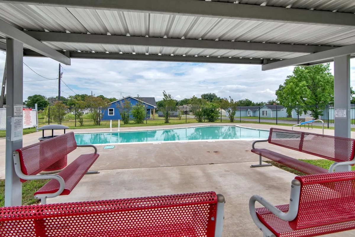 Single Family Residence For Sale in Grayson County , 412 Lee Boulevard, Pottsboro, Texas 75076, 3 Bedroom, 2 Bathroom, Garage spaces, 1,340 Sqft, built in 1971, Preowned, mls#21231787, Real Estate Agent in Pottsboro, Homes For Sale in Grayson county, Homes For Sale in Pottsboro, Realtor in Pottsboro Texas, Real Estate Brokerage Independent Realty Texas, Luminita Cordes Realtor
