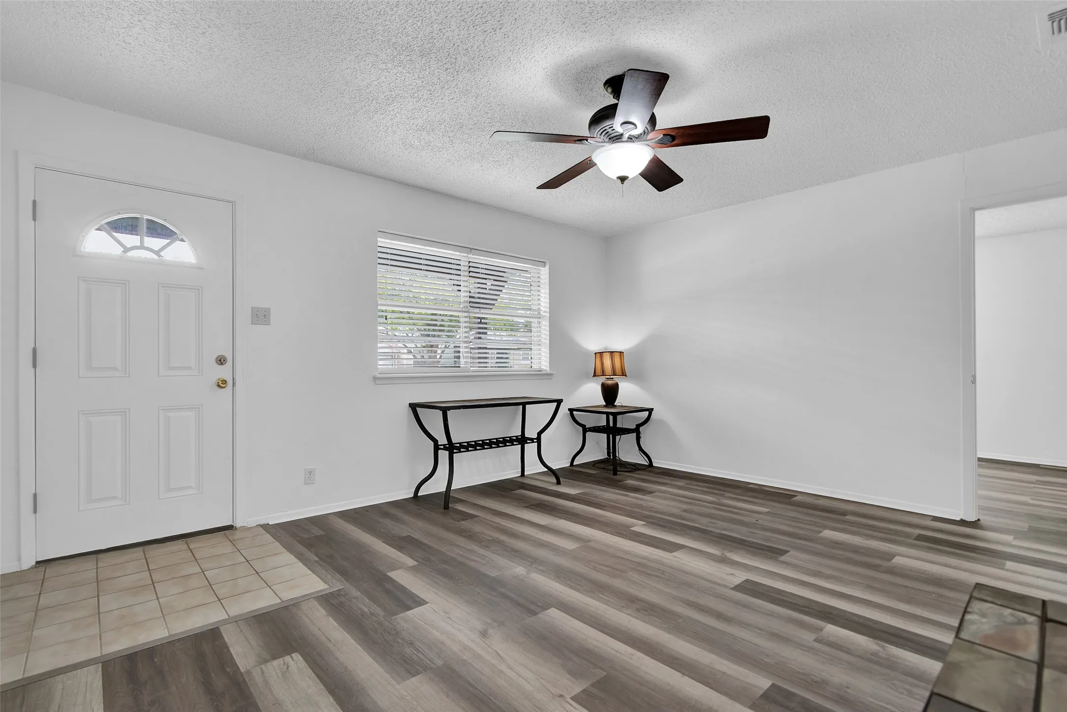 Single Family Residence For Sale in Grayson County , 412 Lee Boulevard, Pottsboro, Texas 75076, 3 Bedroom, 2 Bathroom, Garage spaces, 1,340 Sqft, built in 1971, Preowned, mls#21231787, Real Estate Agent in Pottsboro, Homes For Sale in Grayson county, Homes For Sale in Pottsboro, Realtor in Pottsboro Texas, Real Estate Brokerage Independent Realty Texas, Luminita Cordes Realtor