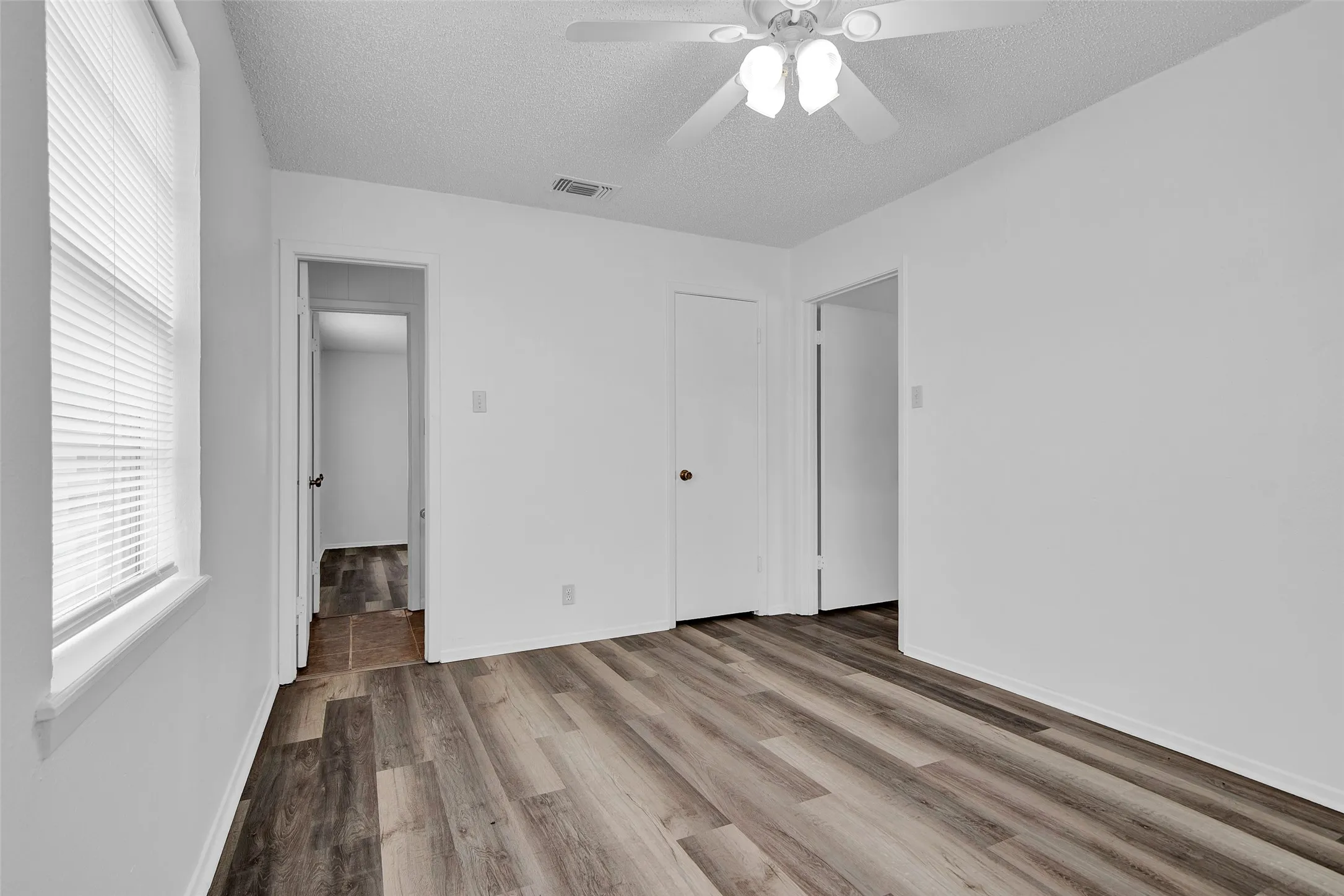 Single Family Residence For Sale in Grayson County , 412 Lee Boulevard, Pottsboro, Texas 75076, 3 Bedroom, 2 Bathroom, Garage spaces, 1,340 Sqft, built in 1971, Preowned, mls#21231787, Real Estate Agent in Pottsboro, Homes For Sale in Grayson county, Homes For Sale in Pottsboro, Realtor in Pottsboro Texas, Real Estate Brokerage Independent Realty Texas, Luminita Cordes Realtor