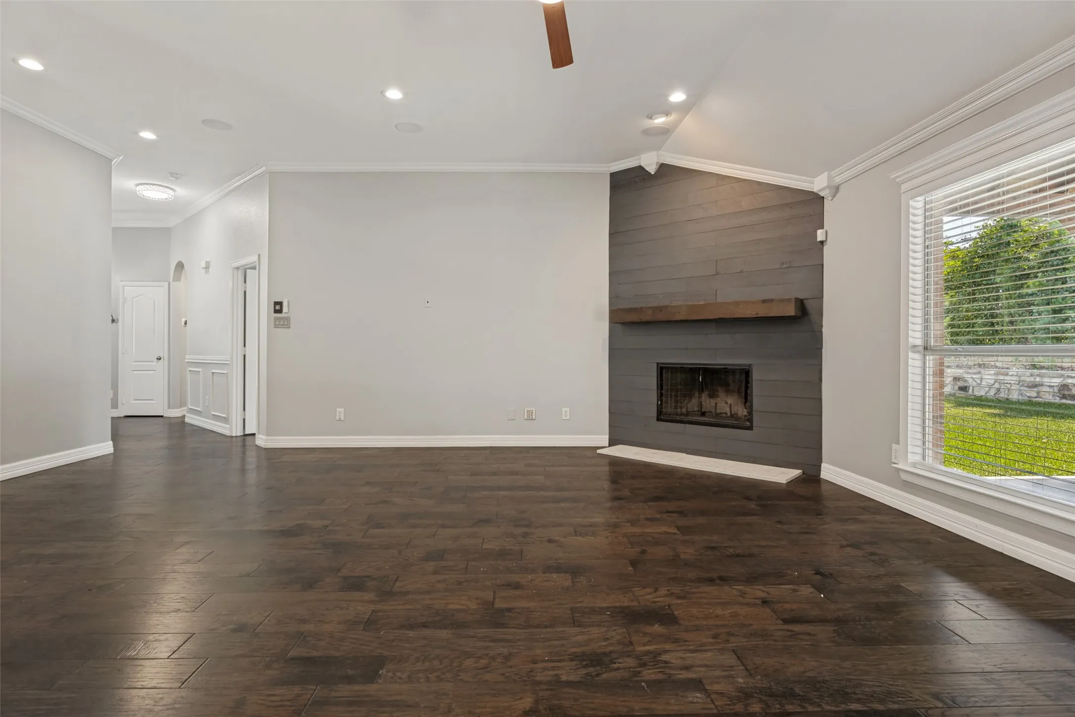 Single Family Residence For Sale in Dallas County , 2301 Trickling Creek Drive, Garland, Texas 75041, 4 Bedroom, 2 Bathroom, 2 Garage spaces, 1,825 Sqft, built in 2005, Preowned, mls#21231853, Real Estate Agent in Garland, Homes For Sale in Dallas county, Homes For Sale in Garland, Realtor in Garland Texas, Real Estate Brokerage Independent Realty Texas, Luminita Cordes Realtor