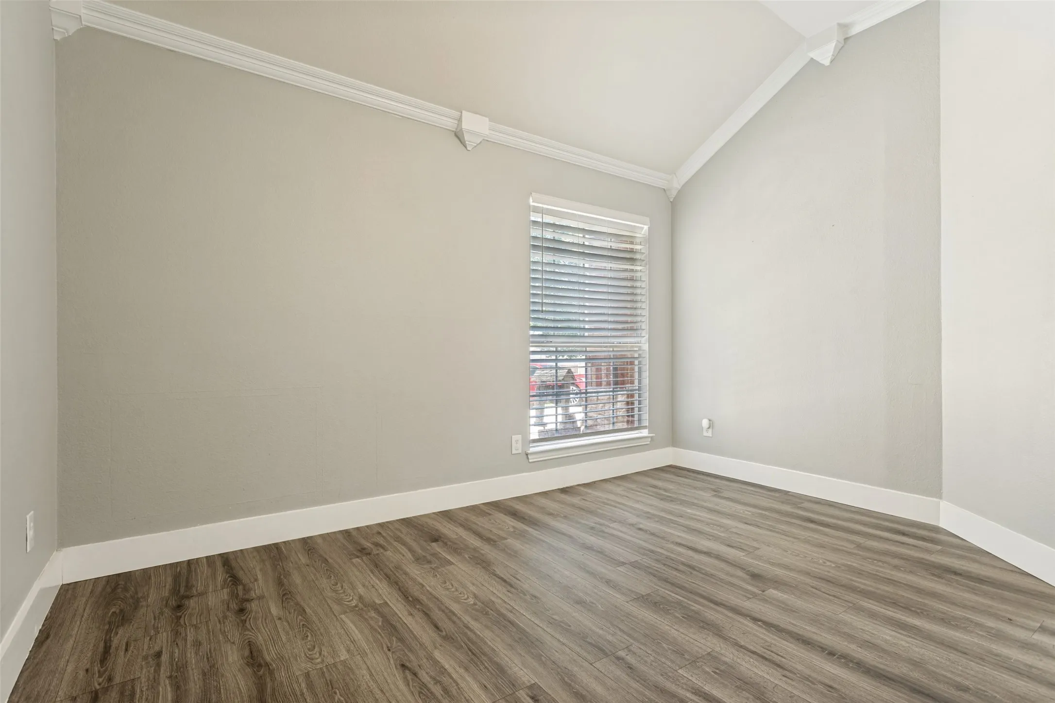 Single Family Residence For Sale in Dallas County , 2301 Trickling Creek Drive, Garland, Texas 75041, 4 Bedroom, 2 Bathroom, 2 Garage spaces, 1,825 Sqft, built in 2005, Preowned, mls#21231853, Real Estate Agent in Garland, Homes For Sale in Dallas county, Homes For Sale in Garland, Realtor in Garland Texas, Real Estate Brokerage Independent Realty Texas, Luminita Cordes Realtor