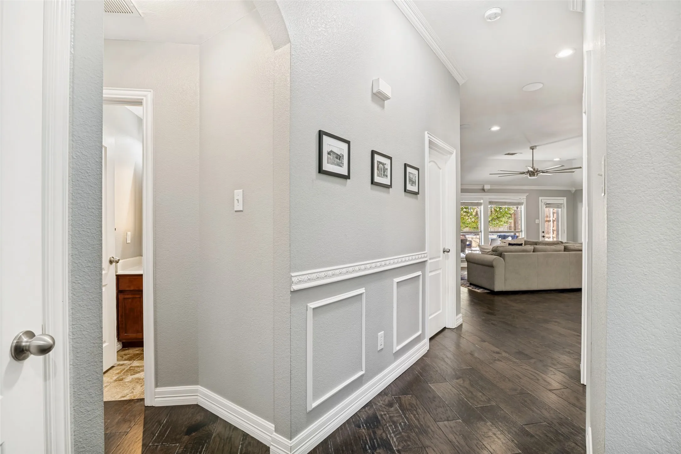 Single Family Residence For Sale in Dallas County , 2301 Trickling Creek Drive, Garland, Texas 75041, 4 Bedroom, 2 Bathroom, 2 Garage spaces, 1,825 Sqft, built in 2005, Preowned, mls#21231853, Real Estate Agent in Garland, Homes For Sale in Dallas county, Homes For Sale in Garland, Realtor in Garland Texas, Real Estate Brokerage Independent Realty Texas, Luminita Cordes Realtor