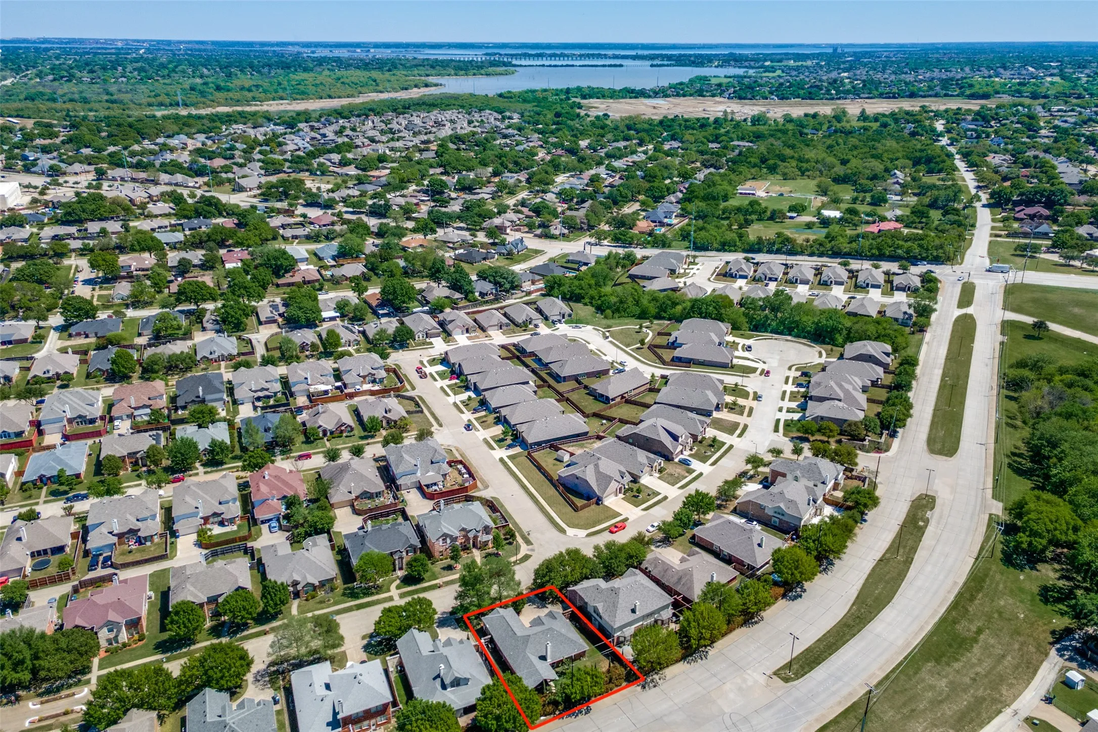 Single Family Residence For Sale in Dallas County , 2301 Trickling Creek Drive, Garland, Texas 75041, 4 Bedroom, 2 Bathroom, 2 Garage spaces, 1,825 Sqft, built in 2005, Preowned, mls#21231853, Real Estate Agent in Garland, Homes For Sale in Dallas county, Homes For Sale in Garland, Realtor in Garland Texas, Real Estate Brokerage Independent Realty Texas, Luminita Cordes Realtor