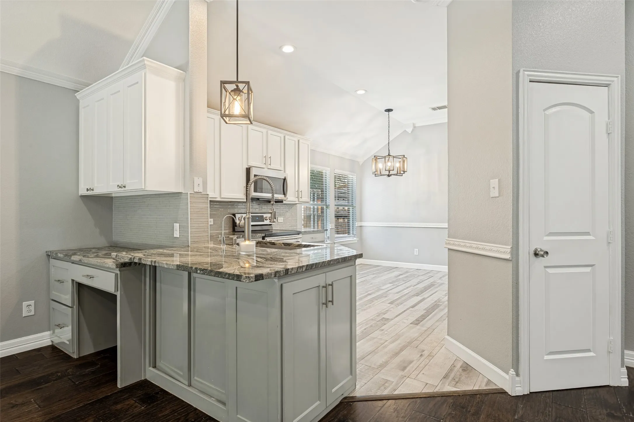 Single Family Residence For Sale in Dallas County , 2301 Trickling Creek Drive, Garland, Texas 75041, 4 Bedroom, 2 Bathroom, 2 Garage spaces, 1,825 Sqft, built in 2005, Preowned, mls#21231853, Real Estate Agent in Garland, Homes For Sale in Dallas county, Homes For Sale in Garland, Realtor in Garland Texas, Real Estate Brokerage Independent Realty Texas, Luminita Cordes Realtor