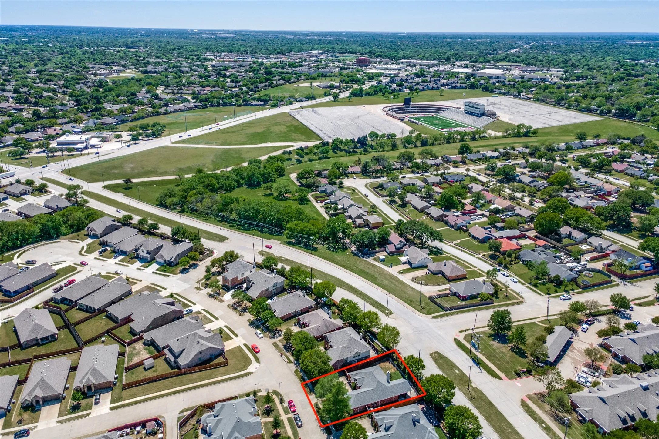 Single Family Residence For Sale in Dallas County , 2301 Trickling Creek Drive, Garland, Texas 75041, 4 Bedroom, 2 Bathroom, 2 Garage spaces, 1,825 Sqft, built in 2005, Preowned, mls#21231853, Real Estate Agent in Garland, Homes For Sale in Dallas county, Homes For Sale in Garland, Realtor in Garland Texas, Real Estate Brokerage Independent Realty Texas, Luminita Cordes Realtor
