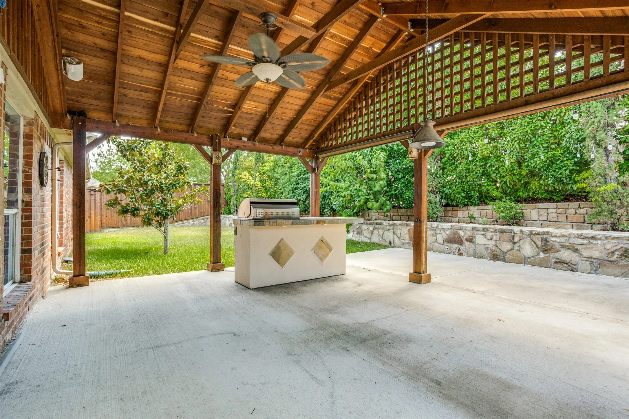 Single Family Residence For Sale in Dallas County , 2301 Trickling Creek Drive, Garland, Texas 75041, 4 Bedroom, 2 Bathroom, 2 Garage spaces, 1,825 Sqft, built in 2005, Preowned, mls#21231853, Real Estate Agent in Garland, Homes For Sale in Dallas county, Homes For Sale in Garland, Realtor in Garland Texas, Real Estate Brokerage Independent Realty Texas, Luminita Cordes Realtor