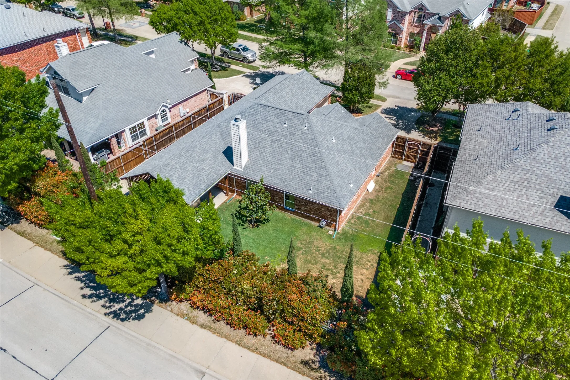 Single Family Residence For Sale in Dallas County , 2301 Trickling Creek Drive, Garland, Texas 75041, 4 Bedroom, 2 Bathroom, 2 Garage spaces, 1,825 Sqft, built in 2005, Preowned, mls#21231853, Real Estate Agent in Garland, Homes For Sale in Dallas county, Homes For Sale in Garland, Realtor in Garland Texas, Real Estate Brokerage Independent Realty Texas, Luminita Cordes Realtor