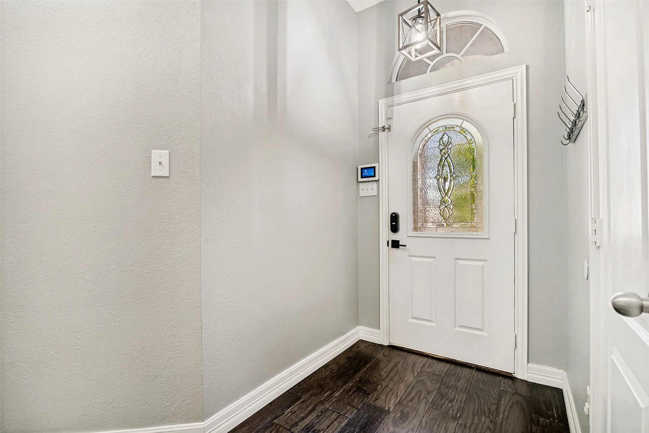Single Family Residence For Sale in Dallas County , 2301 Trickling Creek Drive, Garland, Texas 75041, 4 Bedroom, 2 Bathroom, 2 Garage spaces, 1,825 Sqft, built in 2005, Preowned, mls#21231853, Real Estate Agent in Garland, Homes For Sale in Dallas county, Homes For Sale in Garland, Realtor in Garland Texas, Real Estate Brokerage Independent Realty Texas, Luminita Cordes Realtor