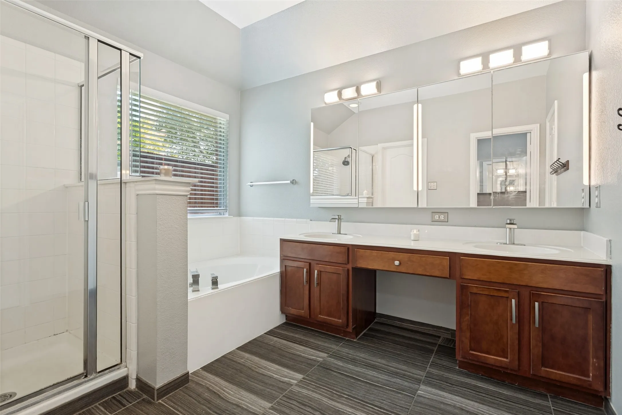 Single Family Residence For Sale in Dallas County , 2301 Trickling Creek Drive, Garland, Texas 75041, 4 Bedroom, 2 Bathroom, 2 Garage spaces, 1,825 Sqft, built in 2005, Preowned, mls#21231853, Real Estate Agent in Garland, Homes For Sale in Dallas county, Homes For Sale in Garland, Realtor in Garland Texas, Real Estate Brokerage Independent Realty Texas, Luminita Cordes Realtor