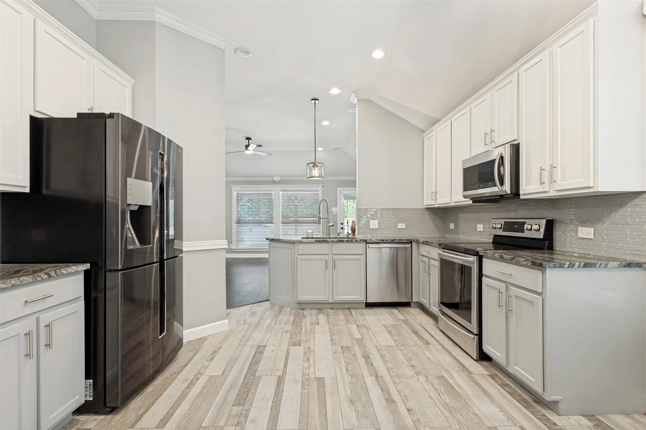 Single Family Residence For Sale in Dallas County , 2301 Trickling Creek Drive, Garland, Texas 75041, 4 Bedroom, 2 Bathroom, 2 Garage spaces, 1,825 Sqft, built in 2005, Preowned, mls#21231853, Real Estate Agent in Garland, Homes For Sale in Dallas county, Homes For Sale in Garland, Realtor in Garland Texas, Real Estate Brokerage Independent Realty Texas, Luminita Cordes Realtor