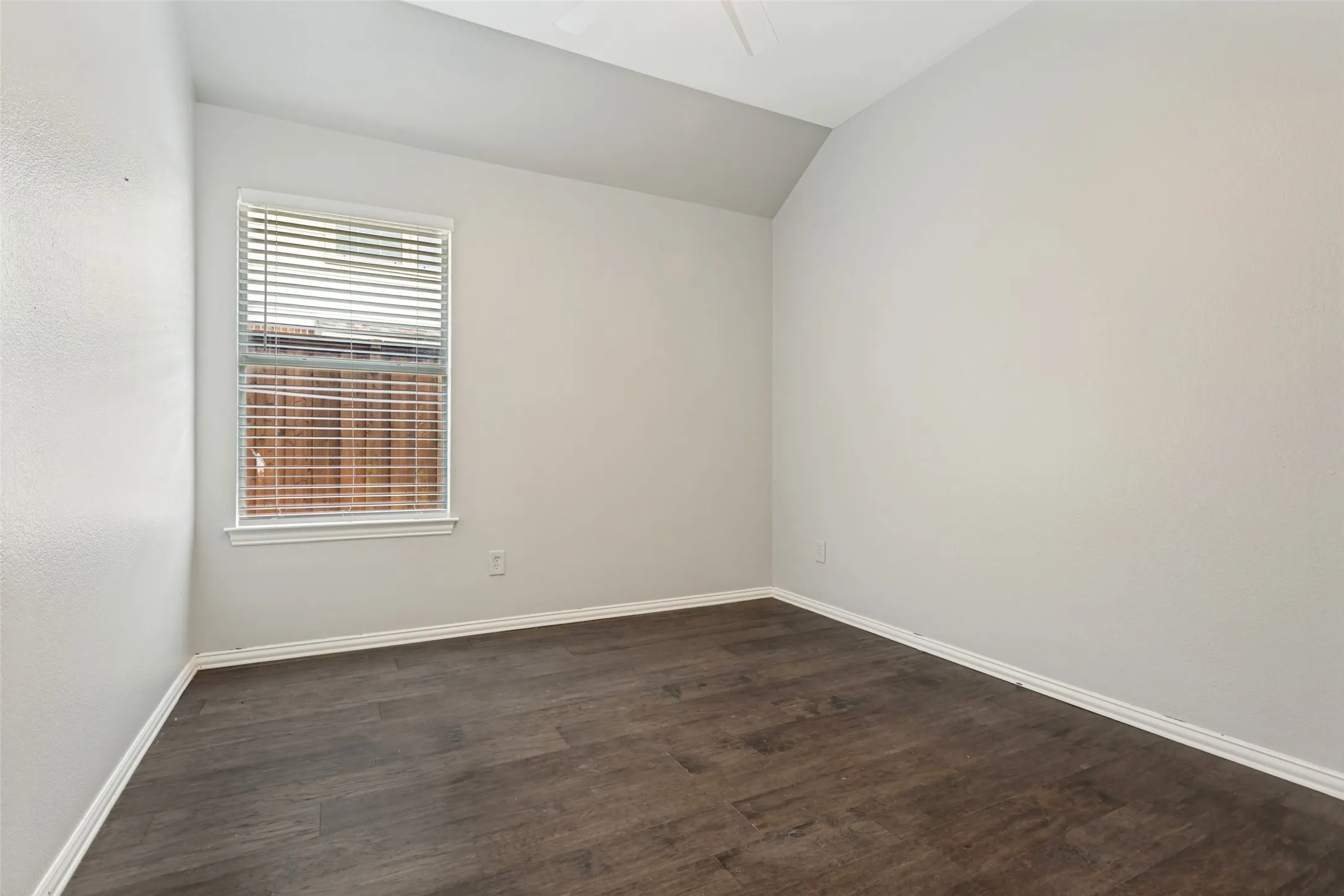 Single Family Residence For Sale in Dallas County , 2301 Trickling Creek Drive, Garland, Texas 75041, 4 Bedroom, 2 Bathroom, 2 Garage spaces, 1,825 Sqft, built in 2005, Preowned, mls#21231853, Real Estate Agent in Garland, Homes For Sale in Dallas county, Homes For Sale in Garland, Realtor in Garland Texas, Real Estate Brokerage Independent Realty Texas, Luminita Cordes Realtor