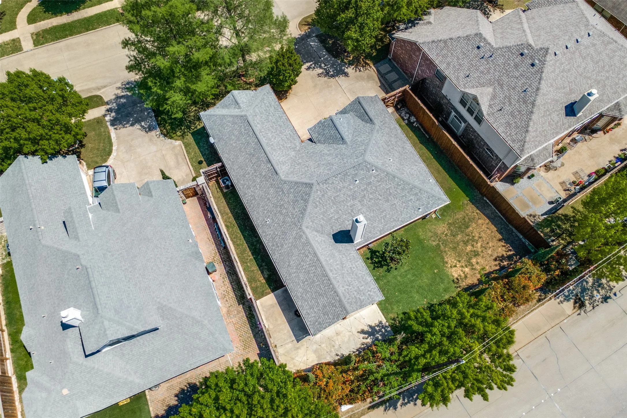 Single Family Residence For Sale in Dallas County , 2301 Trickling Creek Drive, Garland, Texas 75041, 4 Bedroom, 2 Bathroom, 2 Garage spaces, 1,825 Sqft, built in 2005, Preowned, mls#21231853, Real Estate Agent in Garland, Homes For Sale in Dallas county, Homes For Sale in Garland, Realtor in Garland Texas, Real Estate Brokerage Independent Realty Texas, Luminita Cordes Realtor