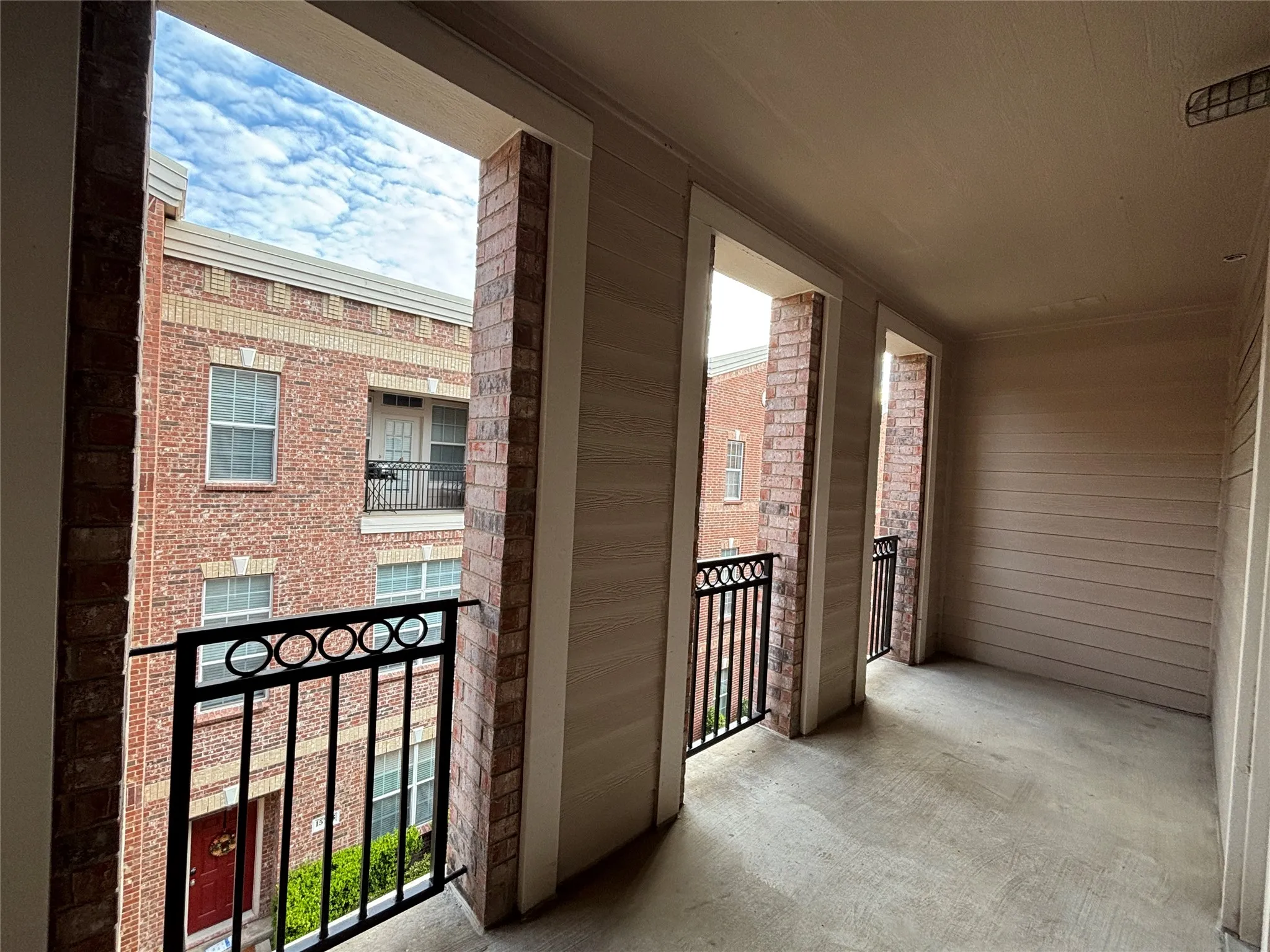 Townhouse For Sale in Dallas County , 15727 Seabolt Place, Addison, Texas 75001, 2 Bedroom, 3 Bathroom, 2 Garage spaces, 1,931 Sqft, built in 2005, Price $430,000, mls#21231929, Real Estate Agent in Addison, Homes For Sale in Dallas county, Homes For Sale in Addison, Realtor in Addison Texas, Real Estate Brokerage Independent Realty Texas, Luminita Cordes Realtor