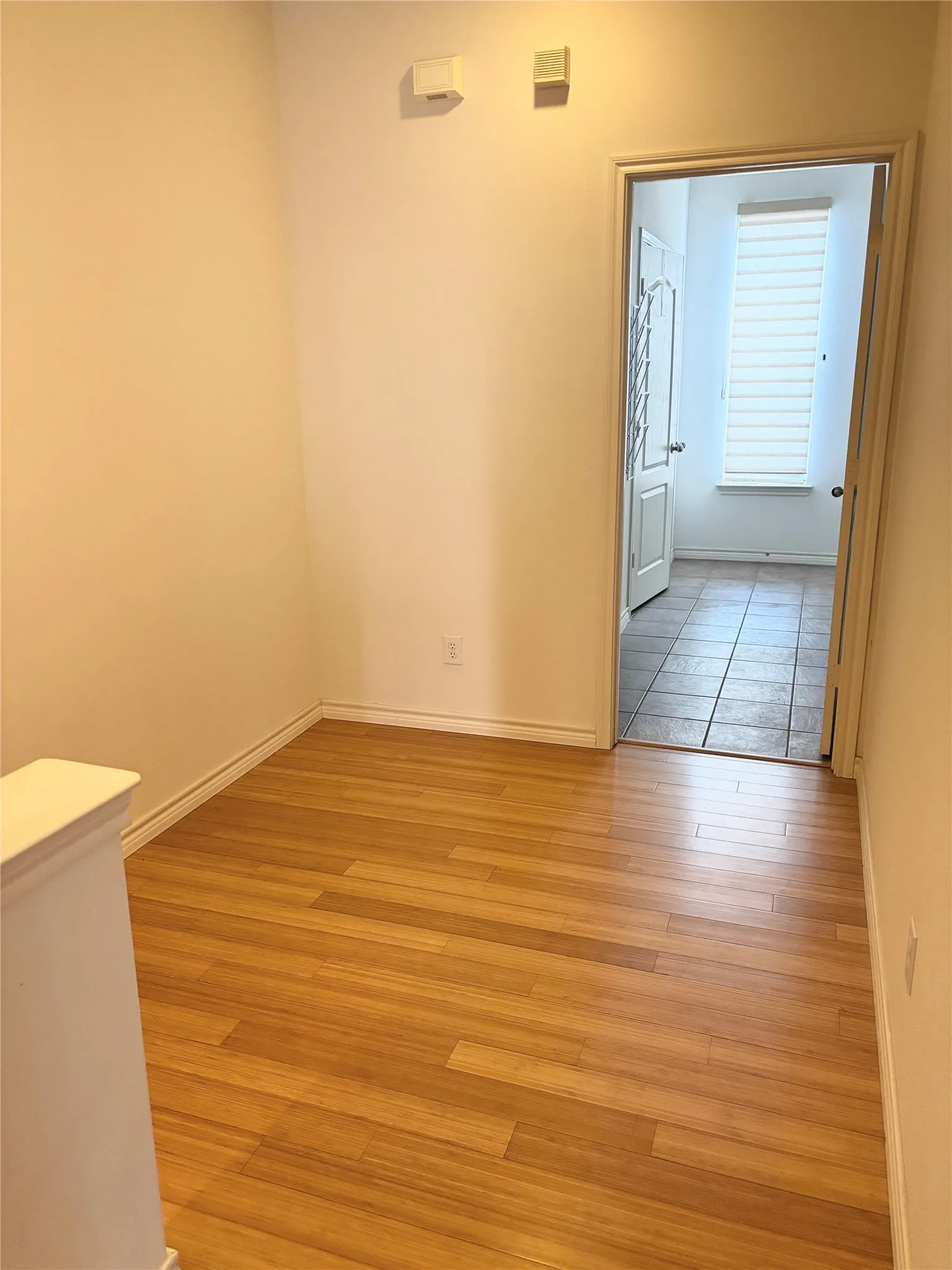 Townhouse For Sale in Dallas County , 15727 Seabolt Place, Addison, Texas 75001, 2 Bedroom, 3 Bathroom, 2 Garage spaces, 1,931 Sqft, built in 2005, Price $430,000, mls#21231929, Real Estate Agent in Addison, Homes For Sale in Dallas county, Homes For Sale in Addison, Realtor in Addison Texas, Real Estate Brokerage Independent Realty Texas, Luminita Cordes Realtor