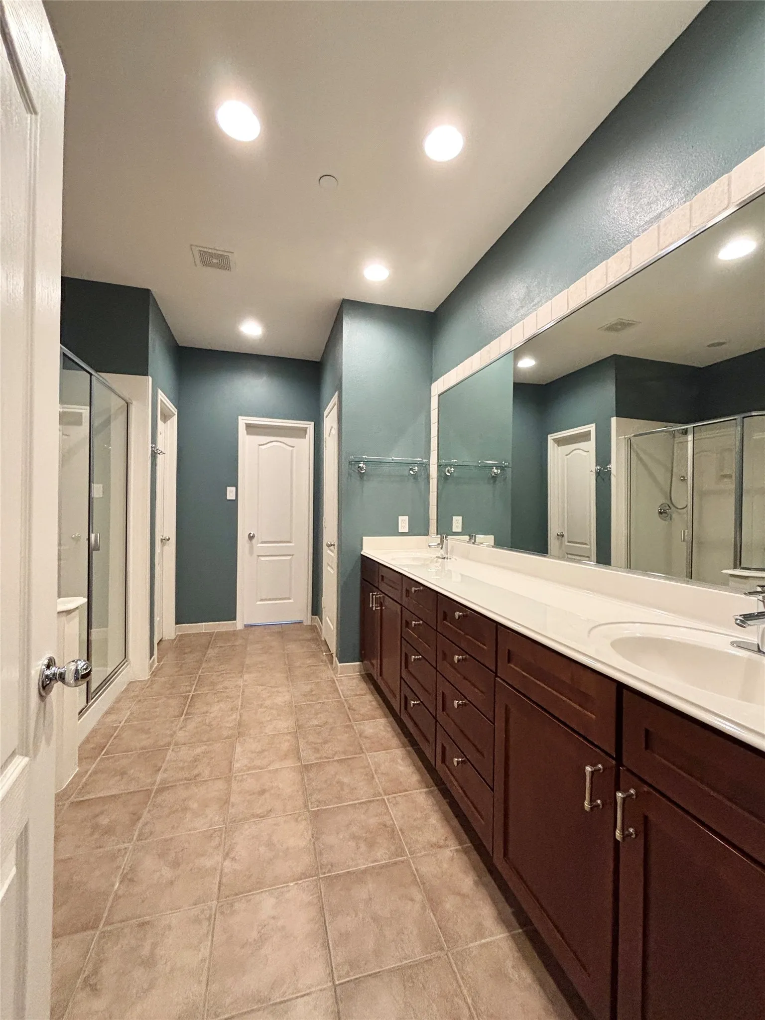 Townhouse For Sale in Dallas County , 15727 Seabolt Place, Addison, Texas 75001, 2 Bedroom, 3 Bathroom, 2 Garage spaces, 1,931 Sqft, built in 2005, Price $430,000, mls#21231929, Real Estate Agent in Addison, Homes For Sale in Dallas county, Homes For Sale in Addison, Realtor in Addison Texas, Real Estate Brokerage Independent Realty Texas, Luminita Cordes Realtor