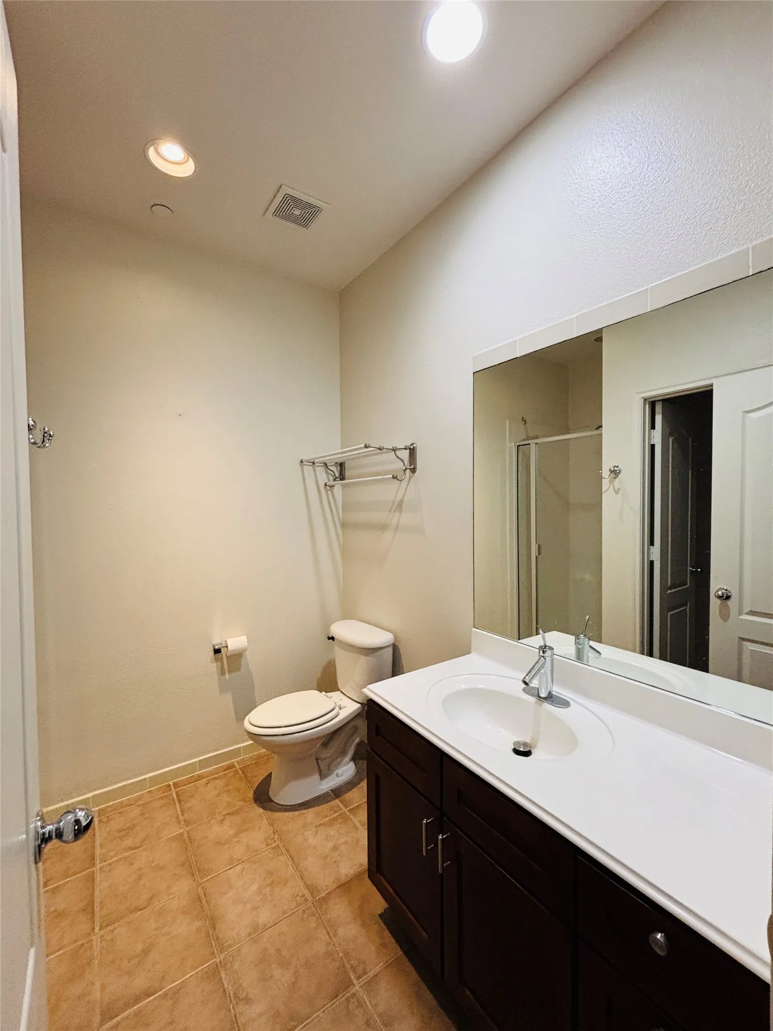 Townhouse For Sale in Dallas County , 15727 Seabolt Place, Addison, Texas 75001, 2 Bedroom, 3 Bathroom, 2 Garage spaces, 1,931 Sqft, built in 2005, Price $430,000, mls#21231929, Real Estate Agent in Addison, Homes For Sale in Dallas county, Homes For Sale in Addison, Realtor in Addison Texas, Real Estate Brokerage Independent Realty Texas, Luminita Cordes Realtor