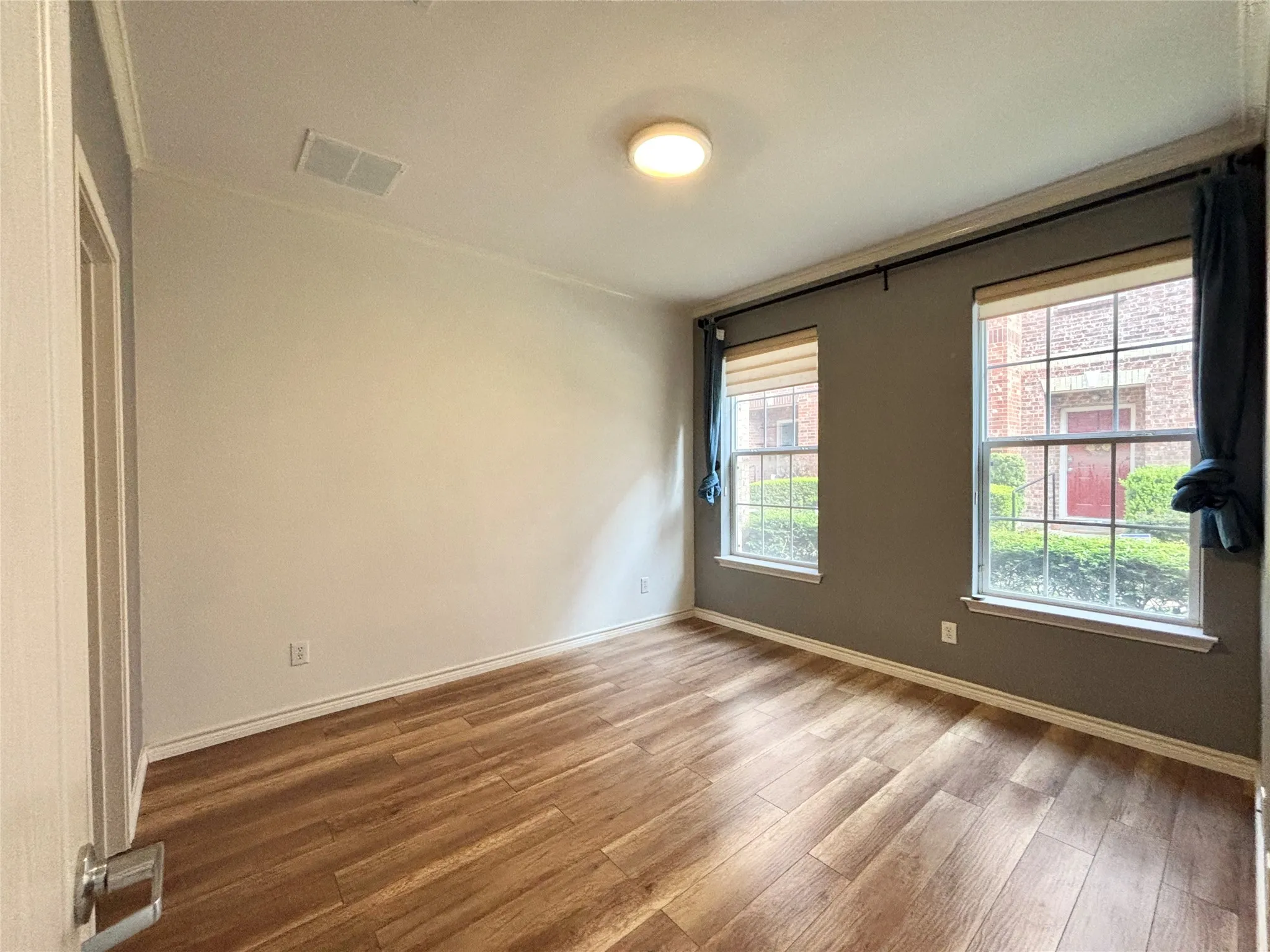 Townhouse For Sale in Dallas County , 15727 Seabolt Place, Addison, Texas 75001, 2 Bedroom, 3 Bathroom, 2 Garage spaces, 1,931 Sqft, built in 2005, Price $430,000, mls#21231929, Real Estate Agent in Addison, Homes For Sale in Dallas county, Homes For Sale in Addison, Realtor in Addison Texas, Real Estate Brokerage Independent Realty Texas, Luminita Cordes Realtor