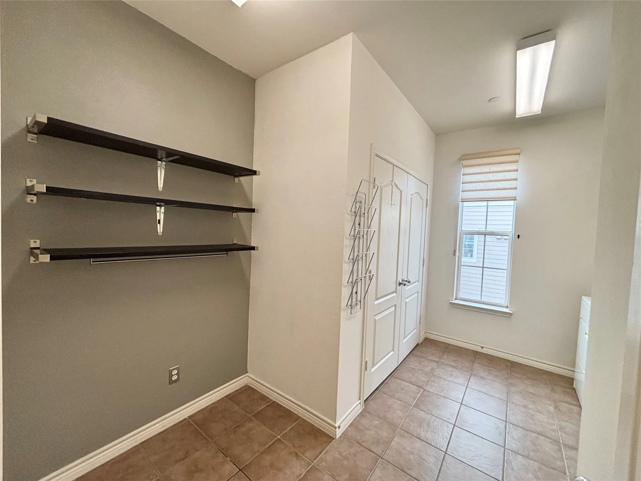 Townhouse For Sale in Dallas County , 15727 Seabolt Place, Addison, Texas 75001, 2 Bedroom, 3 Bathroom, 2 Garage spaces, 1,931 Sqft, built in 2005, Price $430,000, mls#21231929, Real Estate Agent in Addison, Homes For Sale in Dallas county, Homes For Sale in Addison, Realtor in Addison Texas, Real Estate Brokerage Independent Realty Texas, Luminita Cordes Realtor