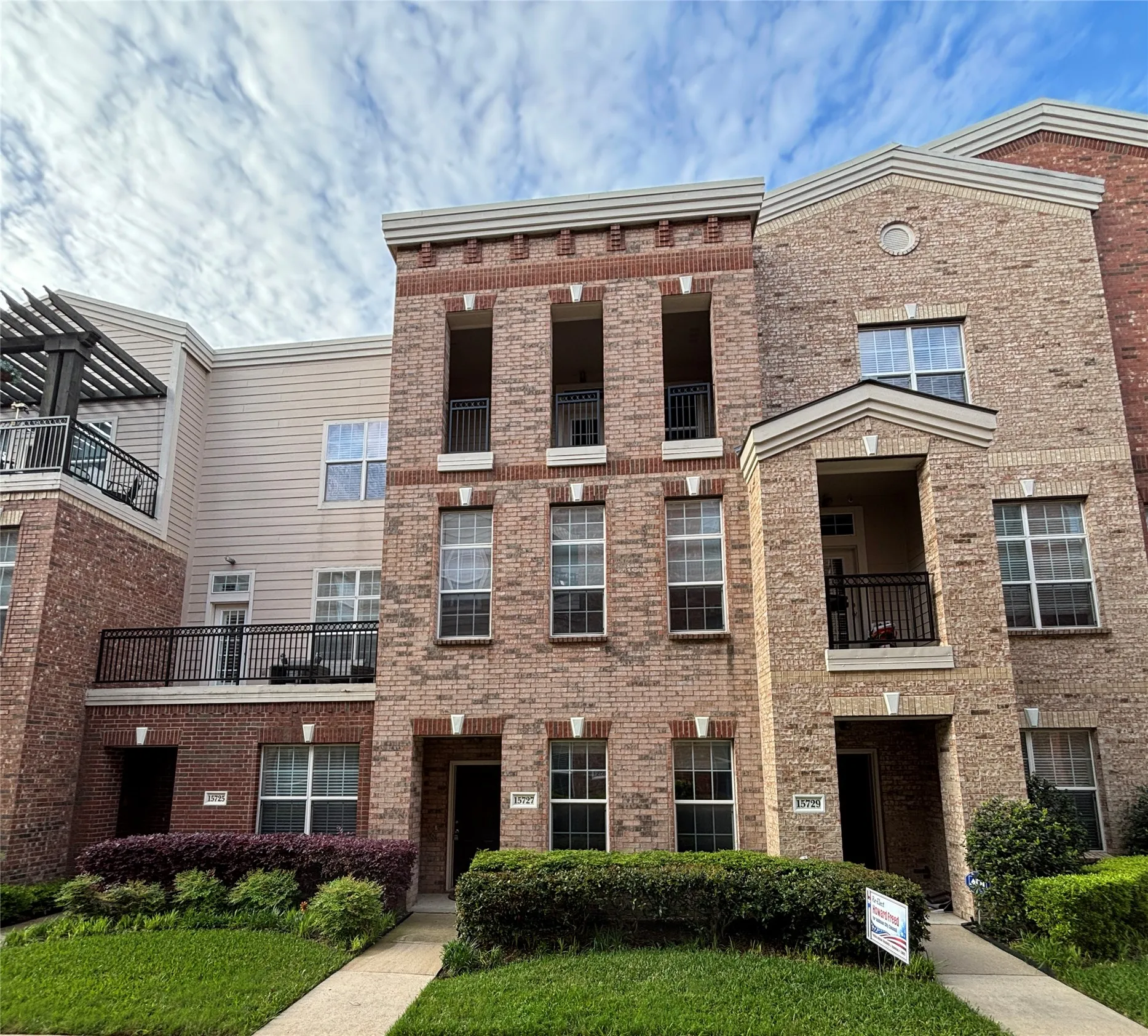 Townhouse For Sale in Dallas County , 15727 Seabolt Place, Addison, Texas 75001, 2 Bedroom, 3 Bathroom, 2 Garage spaces, 1,931 Sqft, built in 2005, Price $430,000, mls#21231929, Real Estate Agent in Addison, Homes For Sale in Dallas county, Homes For Sale in Addison, Realtor in Addison Texas, Real Estate Brokerage Independent Realty Texas, Luminita Cordes Realtor