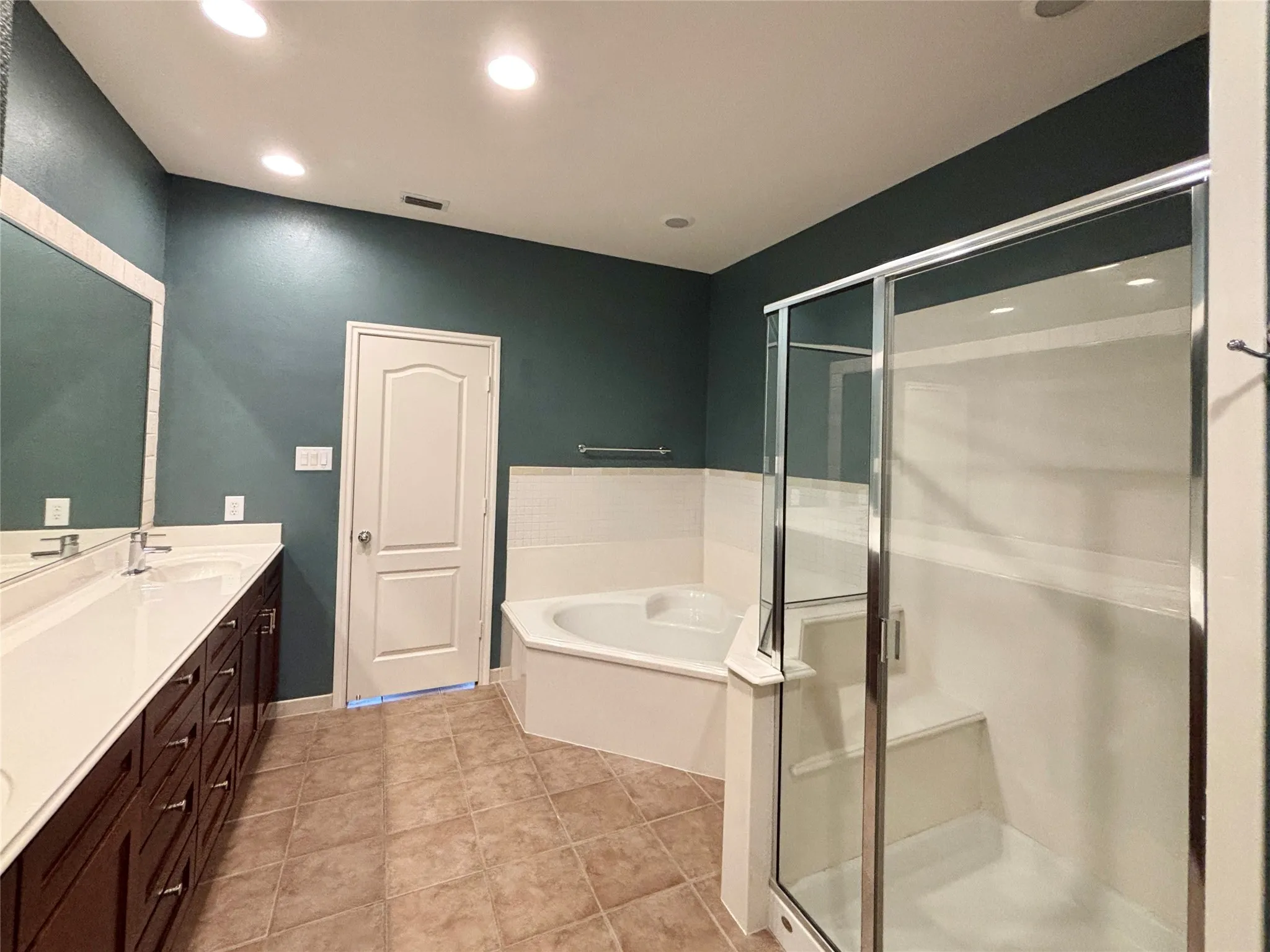 Townhouse For Sale in Dallas County , 15727 Seabolt Place, Addison, Texas 75001, 2 Bedroom, 3 Bathroom, 2 Garage spaces, 1,931 Sqft, built in 2005, Price $430,000, mls#21231929, Real Estate Agent in Addison, Homes For Sale in Dallas county, Homes For Sale in Addison, Realtor in Addison Texas, Real Estate Brokerage Independent Realty Texas, Luminita Cordes Realtor