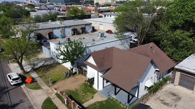 Single Family Residence For Sale in Dallas County , 4205 E side Avenue, Dallas, Texas 75226, 3 Bedroom, 1 Bathroom, Garage spaces, 1,462 Sqft, built in 1910, Preowned, Price $425,000, mls#21231943, Real Estate Agent in Dallas, Homes For Sale in Dallas county, Homes For Sale in Dallas, Realtor in Dallas Texas, Real Estate Brokerage Independent Realty Texas, Luminita Cordes Realtor