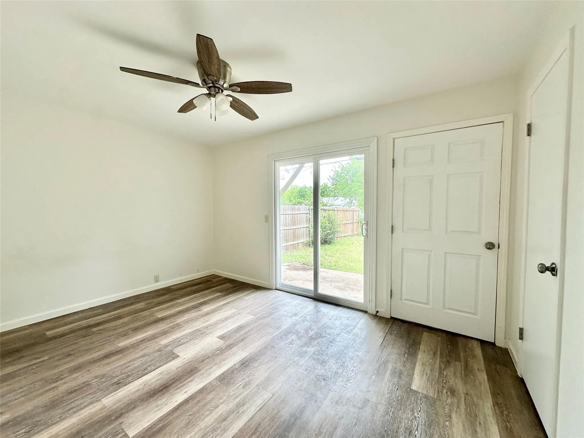 Duplex For Rent in Tarrant County , 4933 Curzon Avenue, Fort Worth, Texas 76107, 2 Bedrooms, 2 Bathrooms, Garage spaces, 900 Sqft, built in 1976, Price $1,650, mls#21229331, Real Estate Agent in Fort Worth, Homes For Rent in Tarrant county, Homes For Rent in Fort Worth, Realtor in Fort Worth Texas, Real Estate Brokerage Independent Realty Texas, Luminita Cordes Realtor