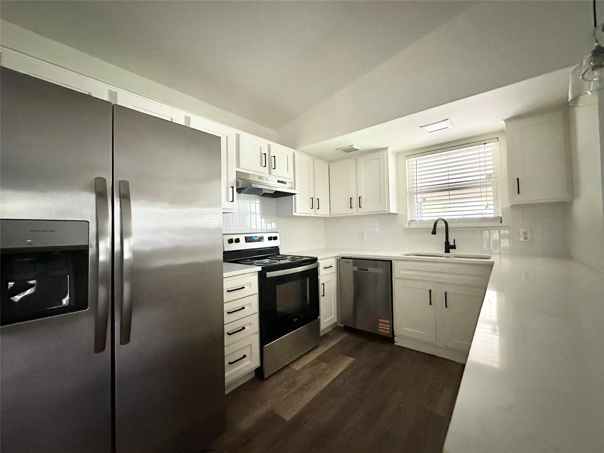 Duplex For Rent in Tarrant County , 4933 Curzon Avenue, Fort Worth, Texas 76107, 2 Bedrooms, 2 Bathrooms, Garage spaces, 900 Sqft, built in 1976, Price $1,650, mls#21229331, Real Estate Agent in Fort Worth, Homes For Rent in Tarrant county, Homes For Rent in Fort Worth, Realtor in Fort Worth Texas, Real Estate Brokerage Independent Realty Texas, Luminita Cordes Realtor