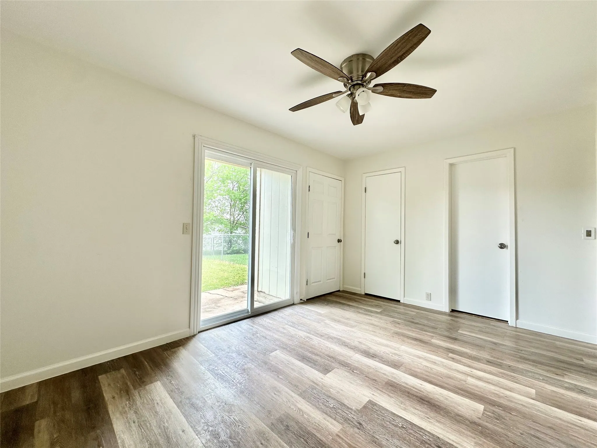 Duplex For Rent in Tarrant County , 4933 Curzon Avenue, Fort Worth, Texas 76107, 2 Bedrooms, 2 Bathrooms, Garage spaces, 900 Sqft, built in 1976, Price $1,650, mls#21229331, Real Estate Agent in Fort Worth, Homes For Rent in Tarrant county, Homes For Rent in Fort Worth, Realtor in Fort Worth Texas, Real Estate Brokerage Independent Realty Texas, Luminita Cordes Realtor
