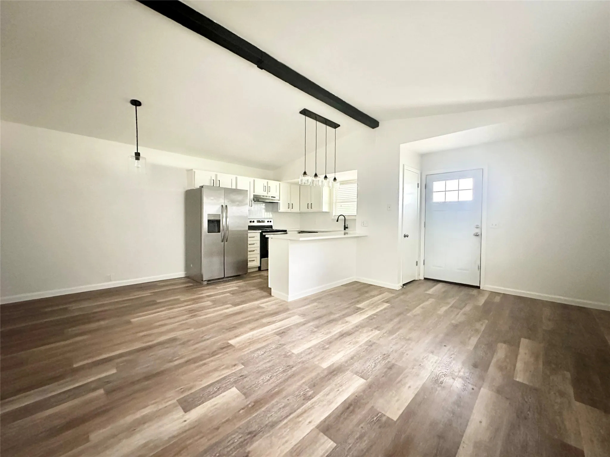 Duplex For Rent in Tarrant County , 4933 Curzon Avenue, Fort Worth, Texas 76107, 2 Bedrooms, 2 Bathrooms, Garage spaces, 900 Sqft, built in 1976, Price $1,650, mls#21229331, Real Estate Agent in Fort Worth, Homes For Rent in Tarrant county, Homes For Rent in Fort Worth, Realtor in Fort Worth Texas, Real Estate Brokerage Independent Realty Texas, Luminita Cordes Realtor