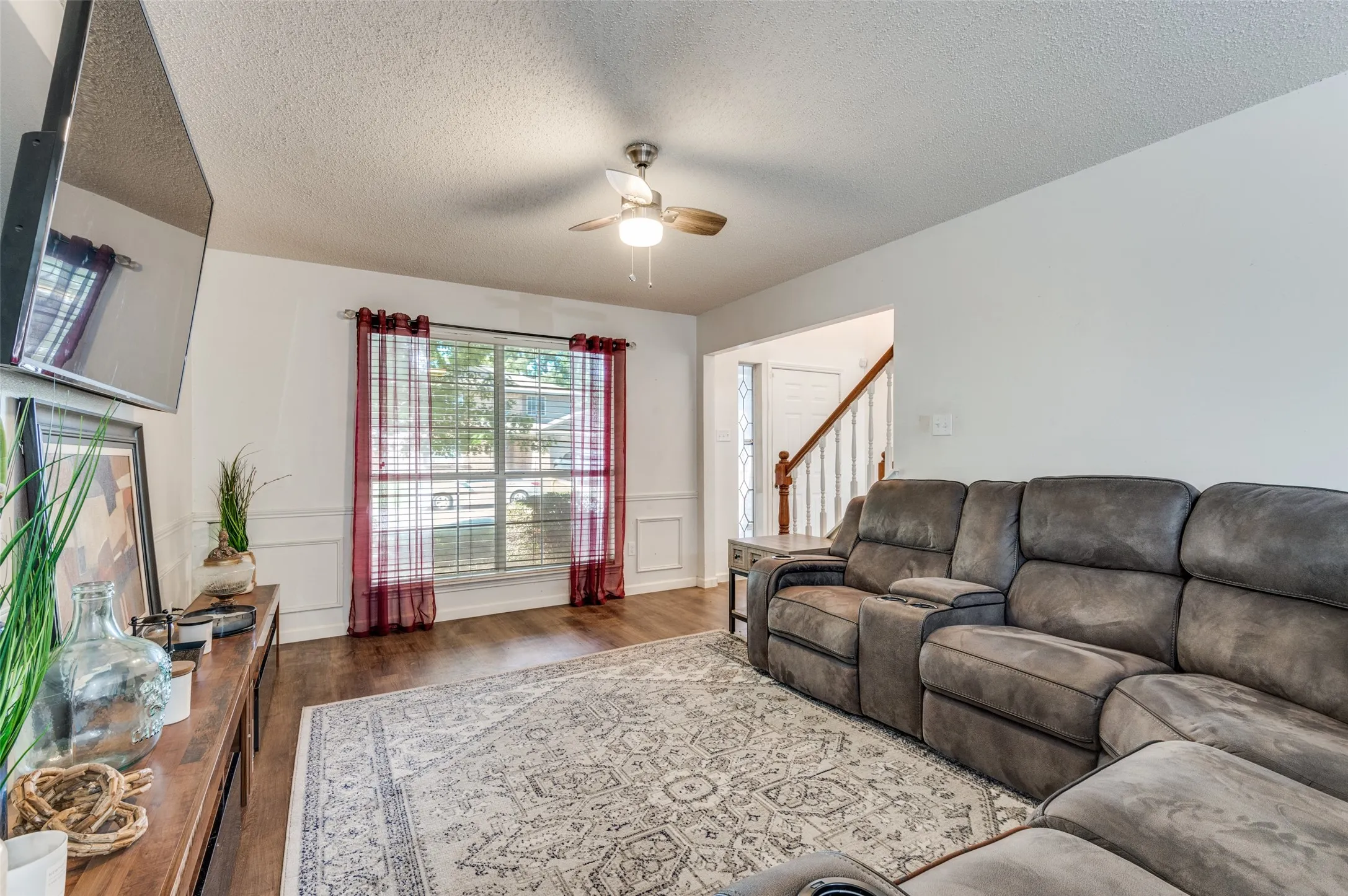 Single Family Residence For Sale in Tarrant County , 627 Lemon Drive, Arlington, Texas 76018, 3 Bedroom, 3 Bathroom, 2 Garage spaces, 1,713 Sqft, built in 1993, mls#21231833, Real Estate Agent in Arlington, Homes For Sale in Tarrant county, Homes For Sale in Arlington, Realtor in Arlington Texas, Real Estate Brokerage Independent Realty Texas, Luminita Cordes Realtor