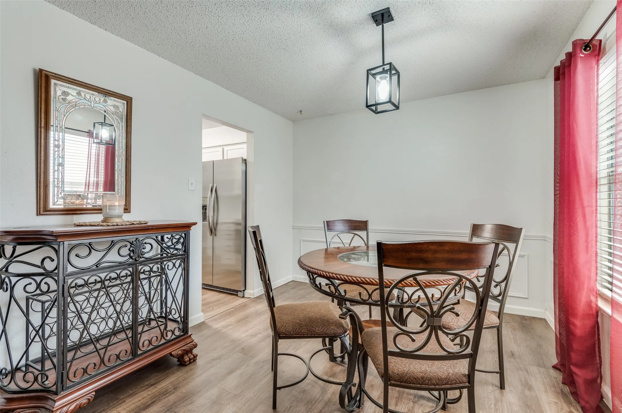 Single Family Residence For Sale in Tarrant County , 627 Lemon Drive, Arlington, Texas 76018, 3 Bedroom, 3 Bathroom, 2 Garage spaces, 1,713 Sqft, built in 1993, mls#21231833, Real Estate Agent in Arlington, Homes For Sale in Tarrant county, Homes For Sale in Arlington, Realtor in Arlington Texas, Real Estate Brokerage Independent Realty Texas, Luminita Cordes Realtor