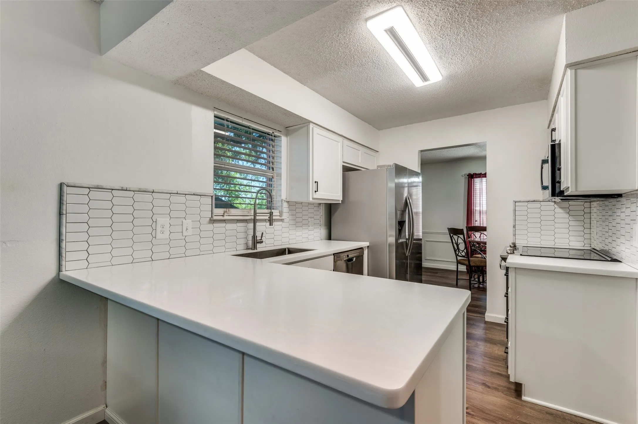 Single Family Residence For Sale in Tarrant County , 627 Lemon Drive, Arlington, Texas 76018, 3 Bedroom, 3 Bathroom, 2 Garage spaces, 1,713 Sqft, built in 1993, mls#21231833, Real Estate Agent in Arlington, Homes For Sale in Tarrant county, Homes For Sale in Arlington, Realtor in Arlington Texas, Real Estate Brokerage Independent Realty Texas, Luminita Cordes Realtor