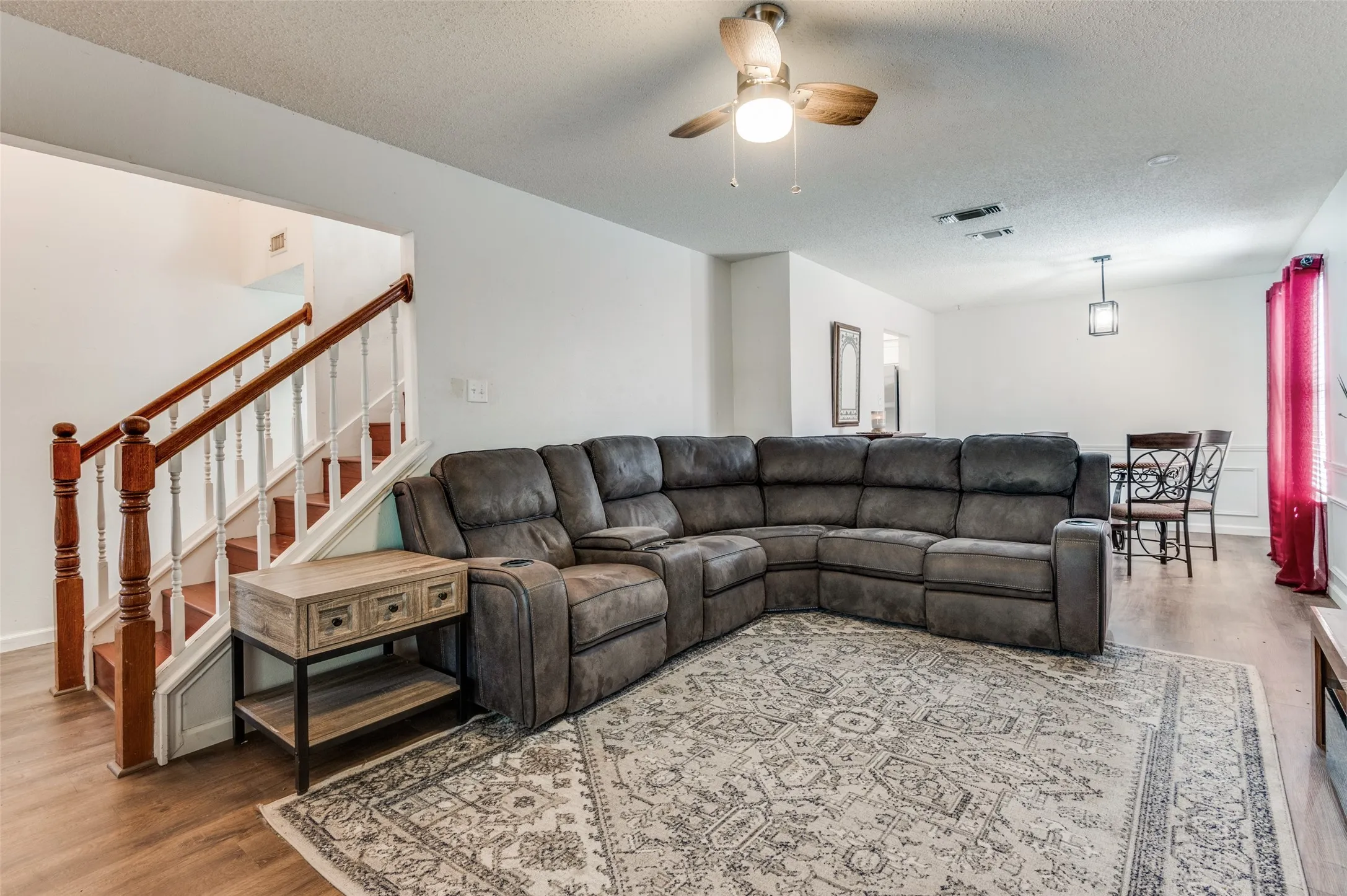 Single Family Residence For Sale in Tarrant County , 627 Lemon Drive, Arlington, Texas 76018, 3 Bedroom, 3 Bathroom, 2 Garage spaces, 1,713 Sqft, built in 1993, mls#21231833, Real Estate Agent in Arlington, Homes For Sale in Tarrant county, Homes For Sale in Arlington, Realtor in Arlington Texas, Real Estate Brokerage Independent Realty Texas, Luminita Cordes Realtor