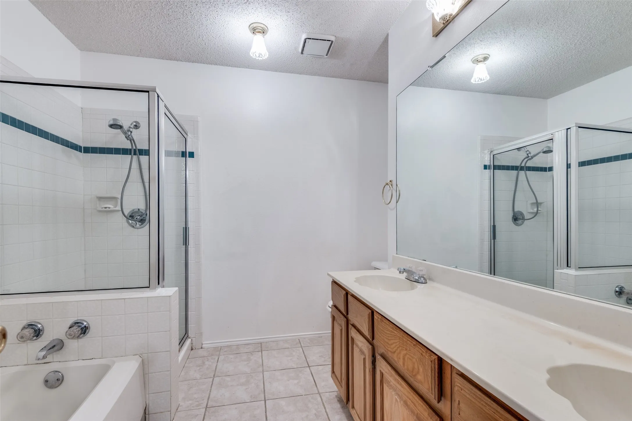 Single Family Residence For Sale in Tarrant County , 627 Lemon Drive, Arlington, Texas 76018, 3 Bedroom, 3 Bathroom, 2 Garage spaces, 1,713 Sqft, built in 1993, mls#21231833, Real Estate Agent in Arlington, Homes For Sale in Tarrant county, Homes For Sale in Arlington, Realtor in Arlington Texas, Real Estate Brokerage Independent Realty Texas, Luminita Cordes Realtor