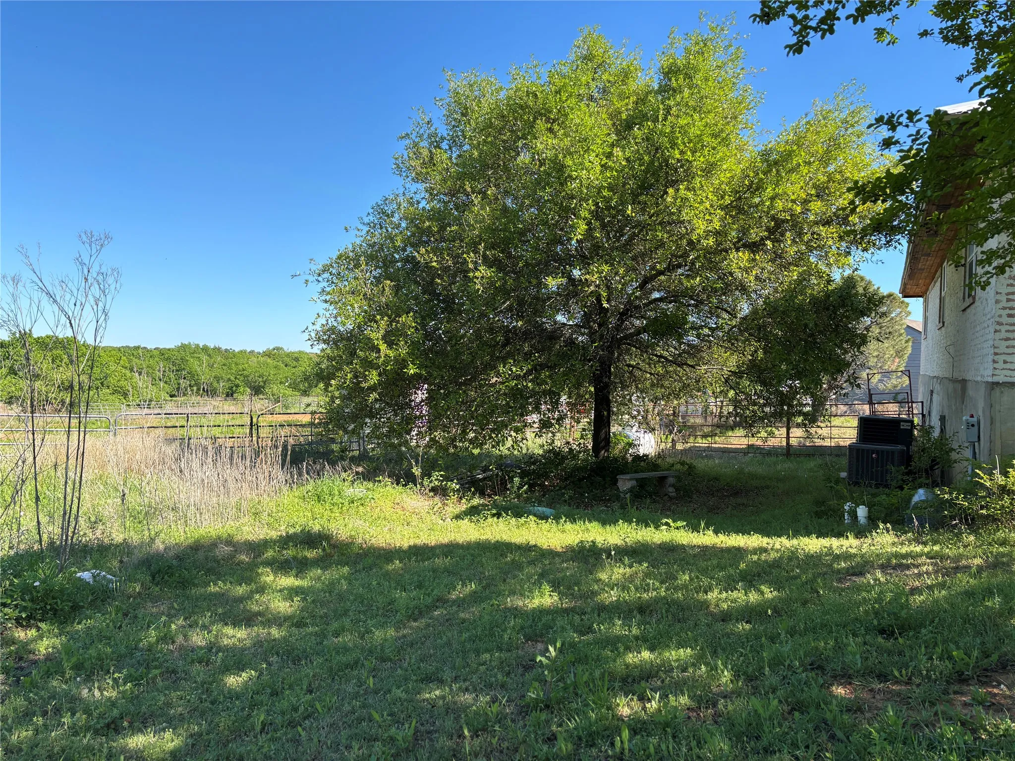 Single Family Residence For Sale in Tarrant County , 5355 Banks Road, Fort Worth, Texas 76140, 6 Bedrooms, 3 Bathrooms, 2 Garage spaces, 3,694 Sqft, built in 1990, Price $624,000, mls#21231962, Real Estate Agent in Fort Worth, Homes For Sale in Tarrant county, Homes For Sale in Fort Worth, Realtor in Fort Worth Texas, Real Estate Brokerage Independent Realty Texas, Luminita Cordes Realtor