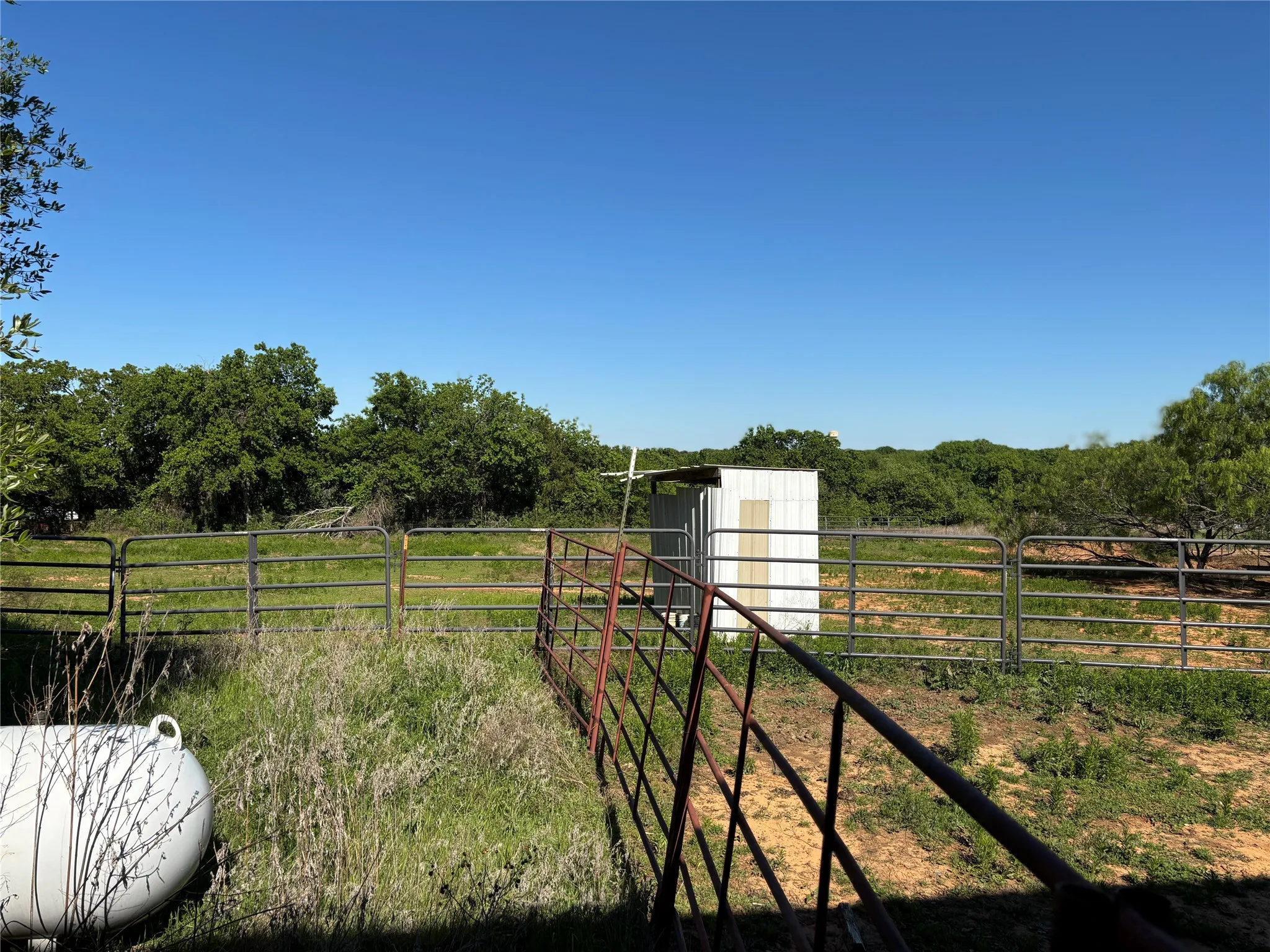Single Family Residence For Sale in Tarrant County , 5355 Banks Road, Fort Worth, Texas 76140, 6 Bedrooms, 3 Bathrooms, 2 Garage spaces, 3,694 Sqft, built in 1990, Price $624,000, mls#21231962, Real Estate Agent in Fort Worth, Homes For Sale in Tarrant county, Homes For Sale in Fort Worth, Realtor in Fort Worth Texas, Real Estate Brokerage Independent Realty Texas, Luminita Cordes Realtor